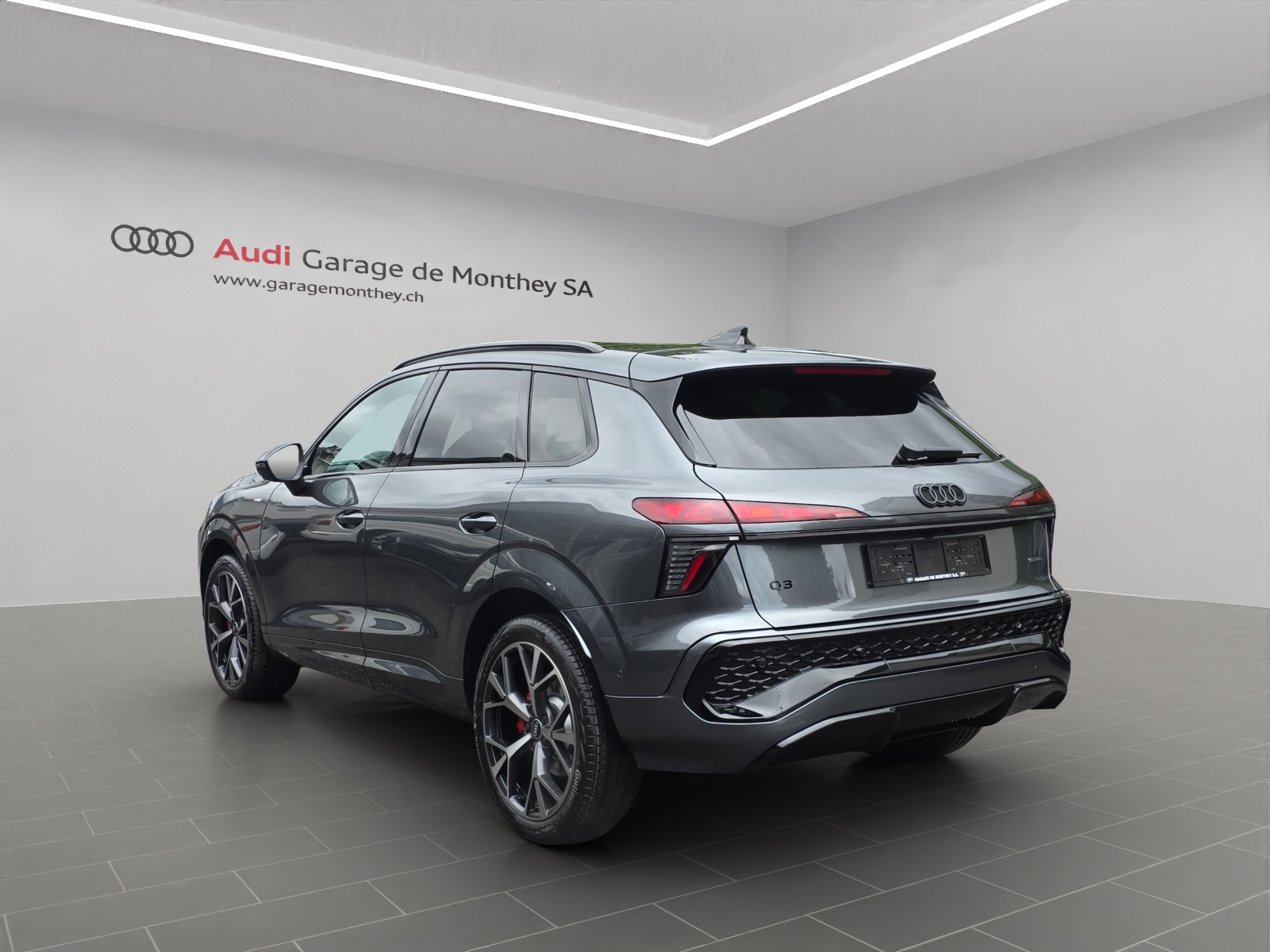 AUDI Q3 SUV TFSI quattro 195 kW S tronic-image-3