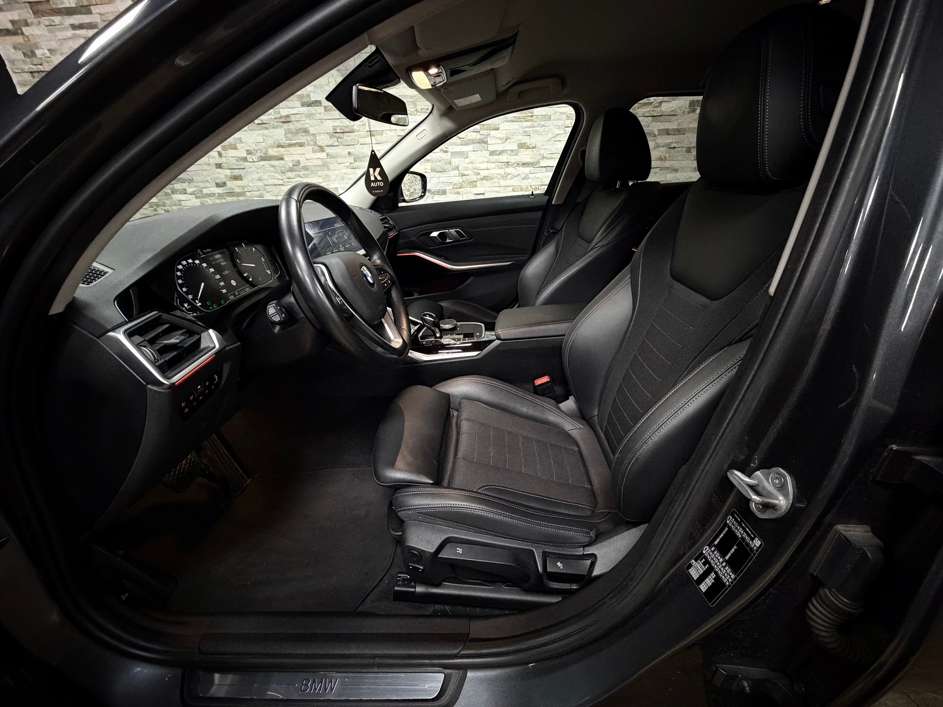 BMW 318d 48V Touring Sport Line Steptronic-image-10