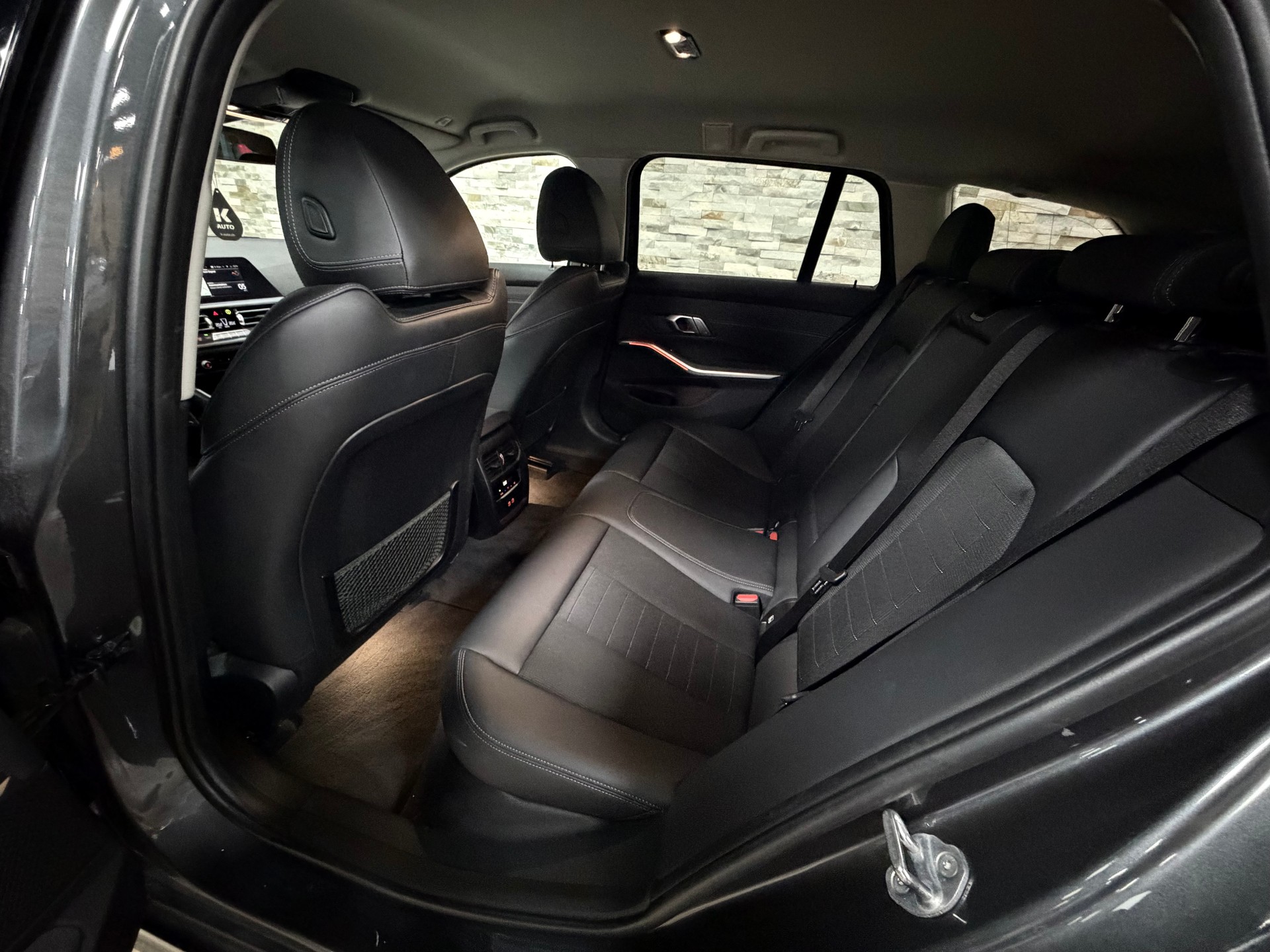 BMW 318d 48V Touring Sport Line Steptronic-image-18