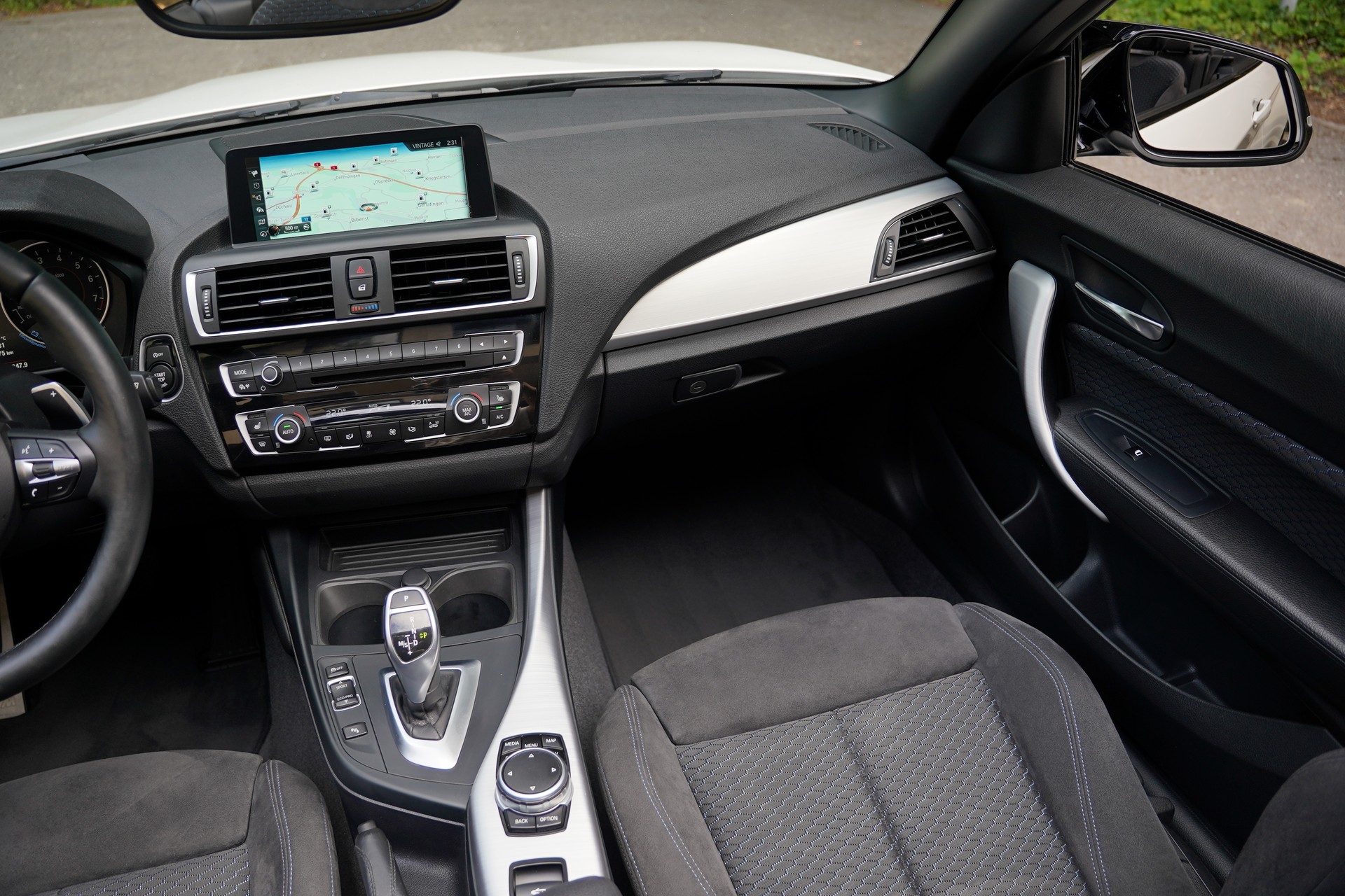 BMW M240i xDrive Steptronic-image-21