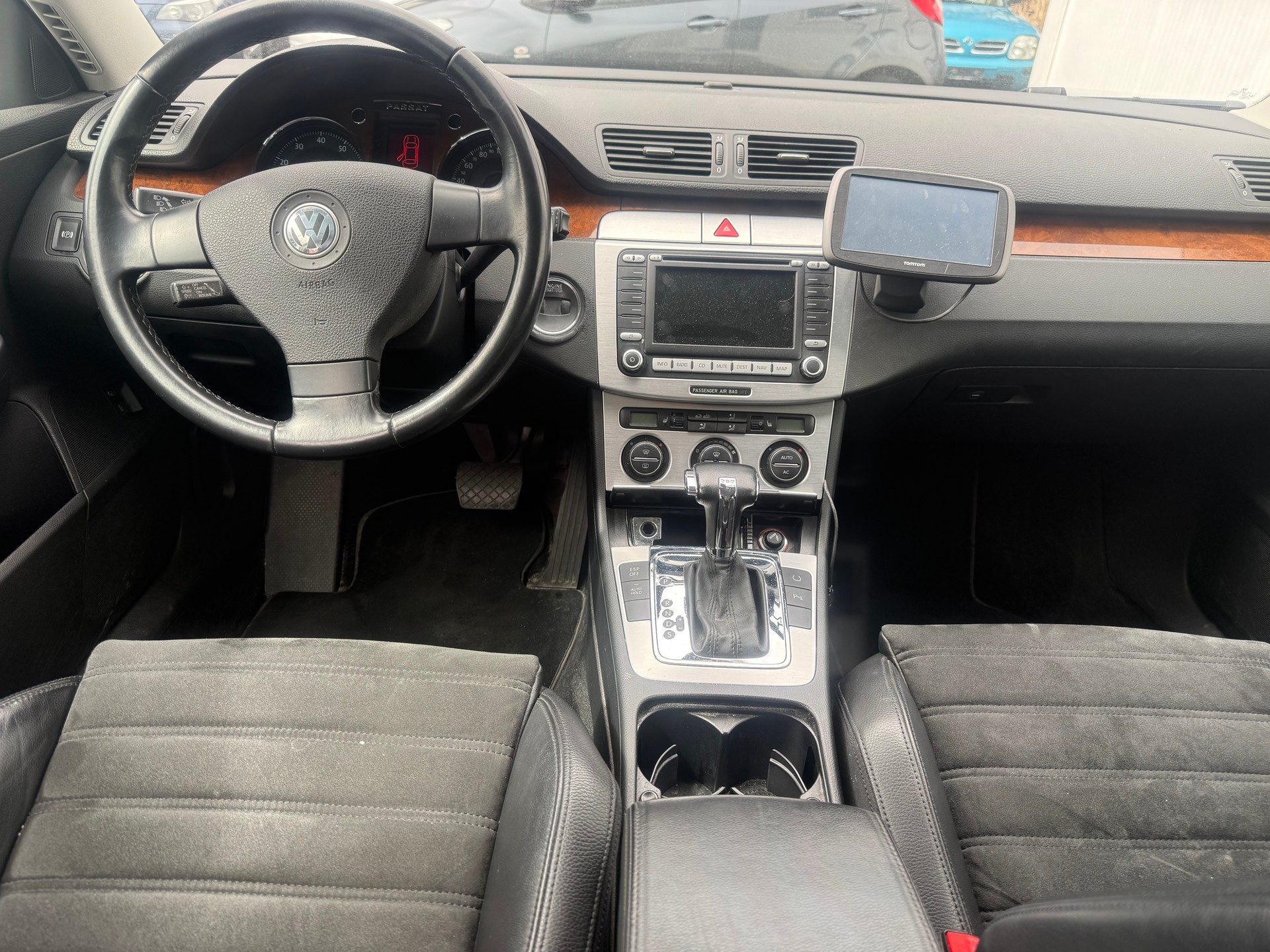 VW Passat Variant 3.2 V6 FSI Highline 4Motion-image-6