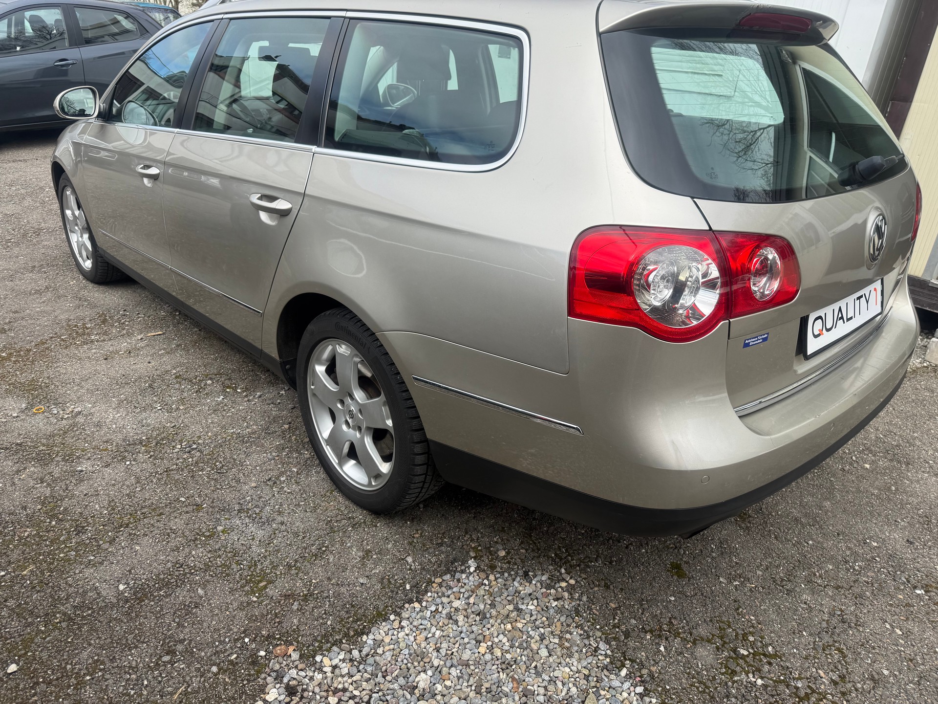VW Passat Variant 3.2 V6 FSI Highline 4Motion-image-4