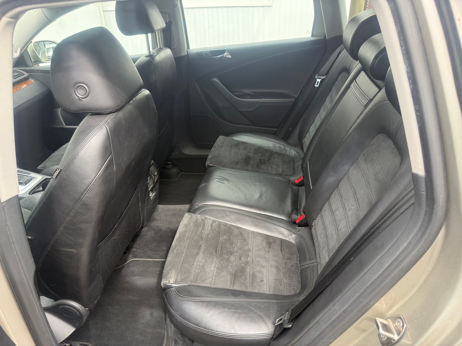 VW Passat Variant 3.2 V6 FSI Highline 4Motion-image-9
