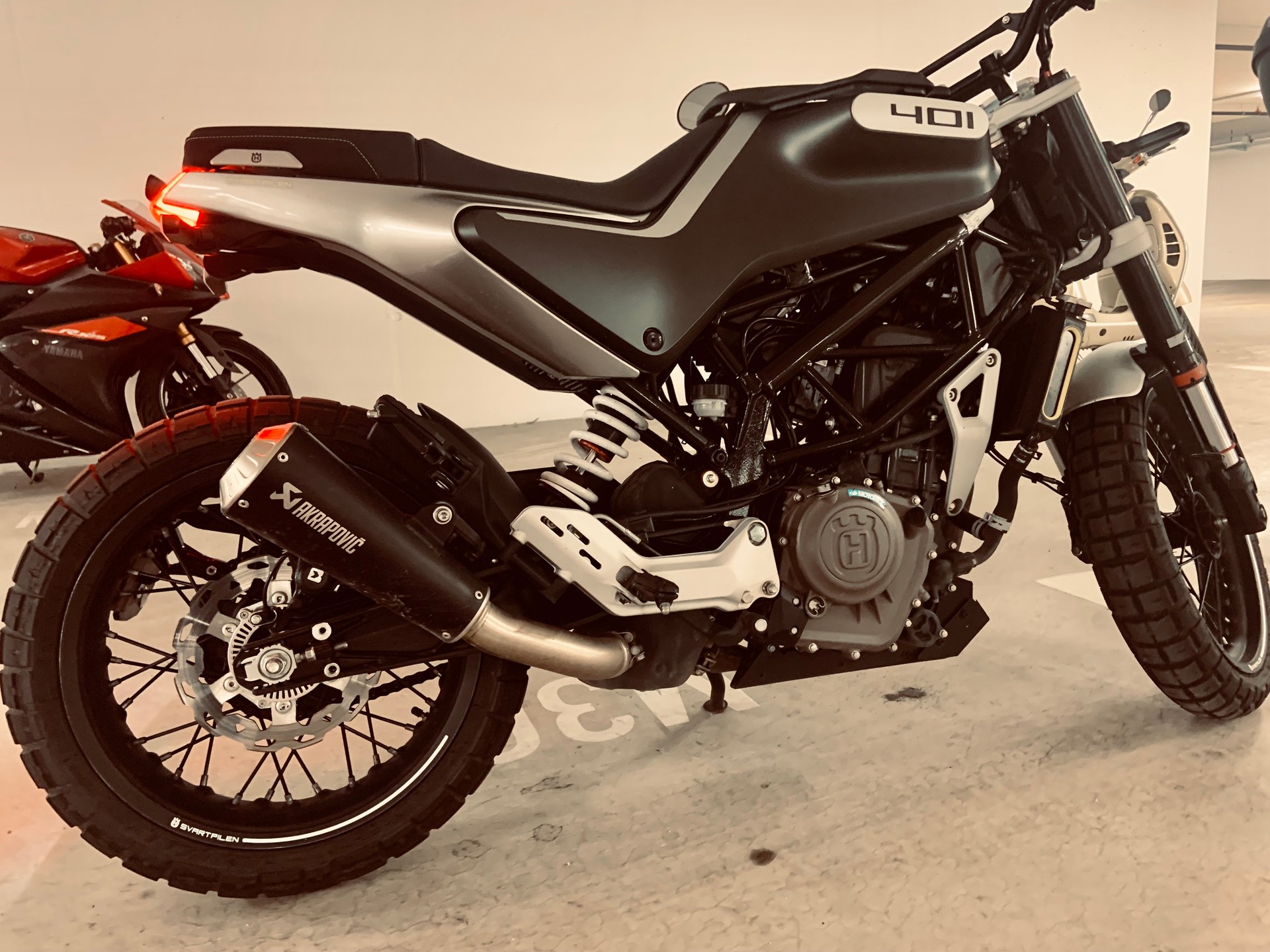 HUSQVARNA Svartpilen 401-image-1