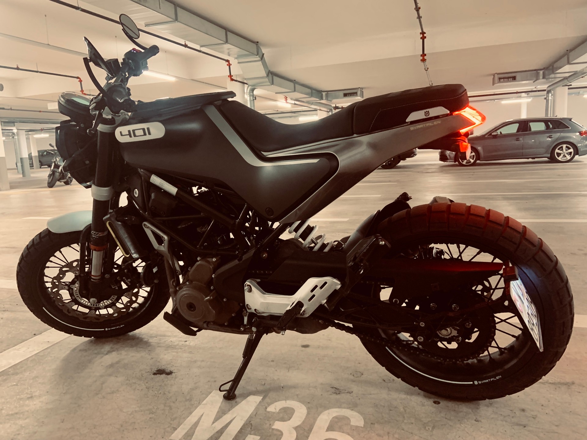HUSQVARNA Svartpilen 401-image-4