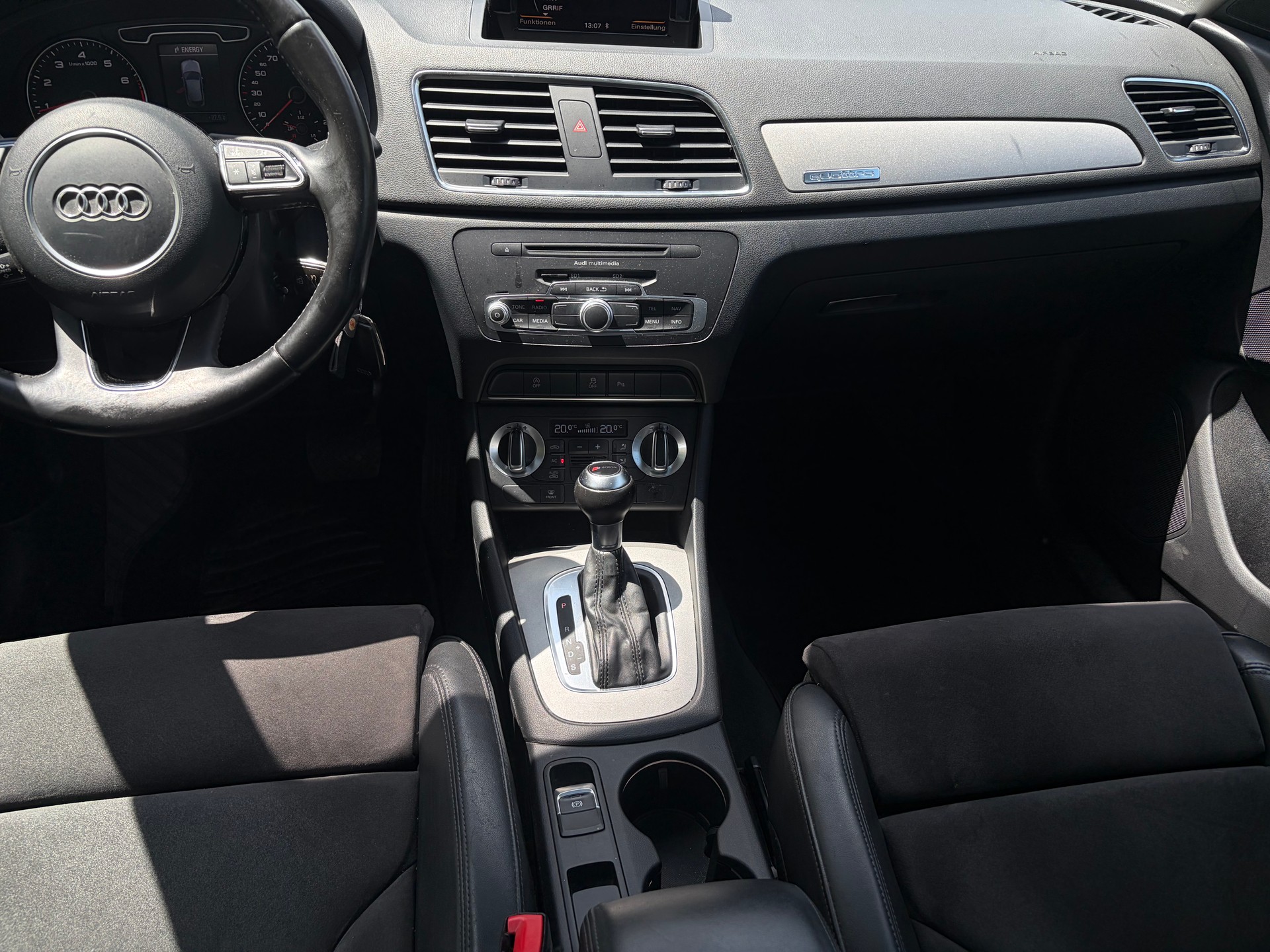 AUDI Q3 2.0 TFSI quattro S-tronic-image-3