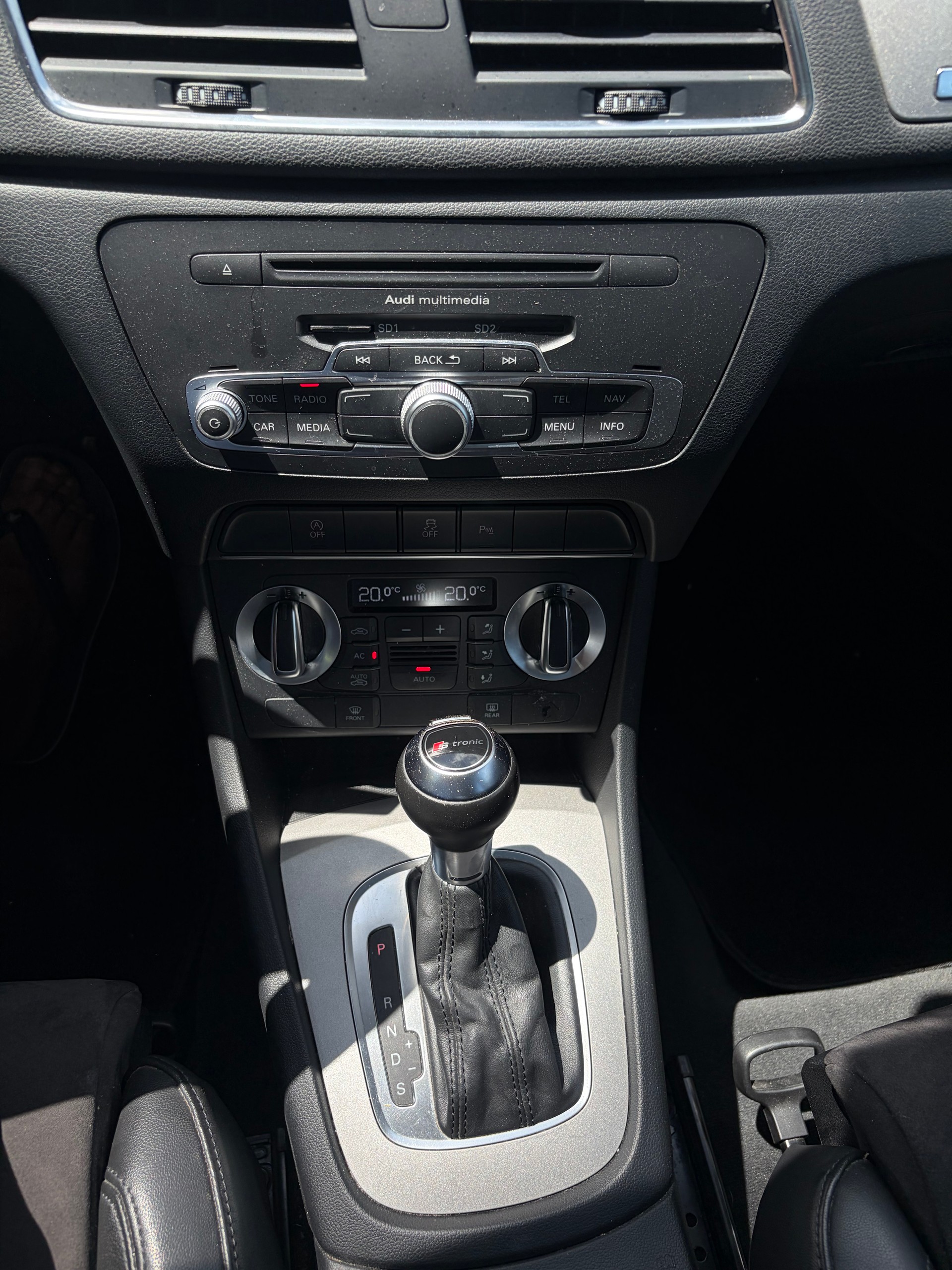 AUDI Q3 2.0 TFSI quattro S-tronic-image-6