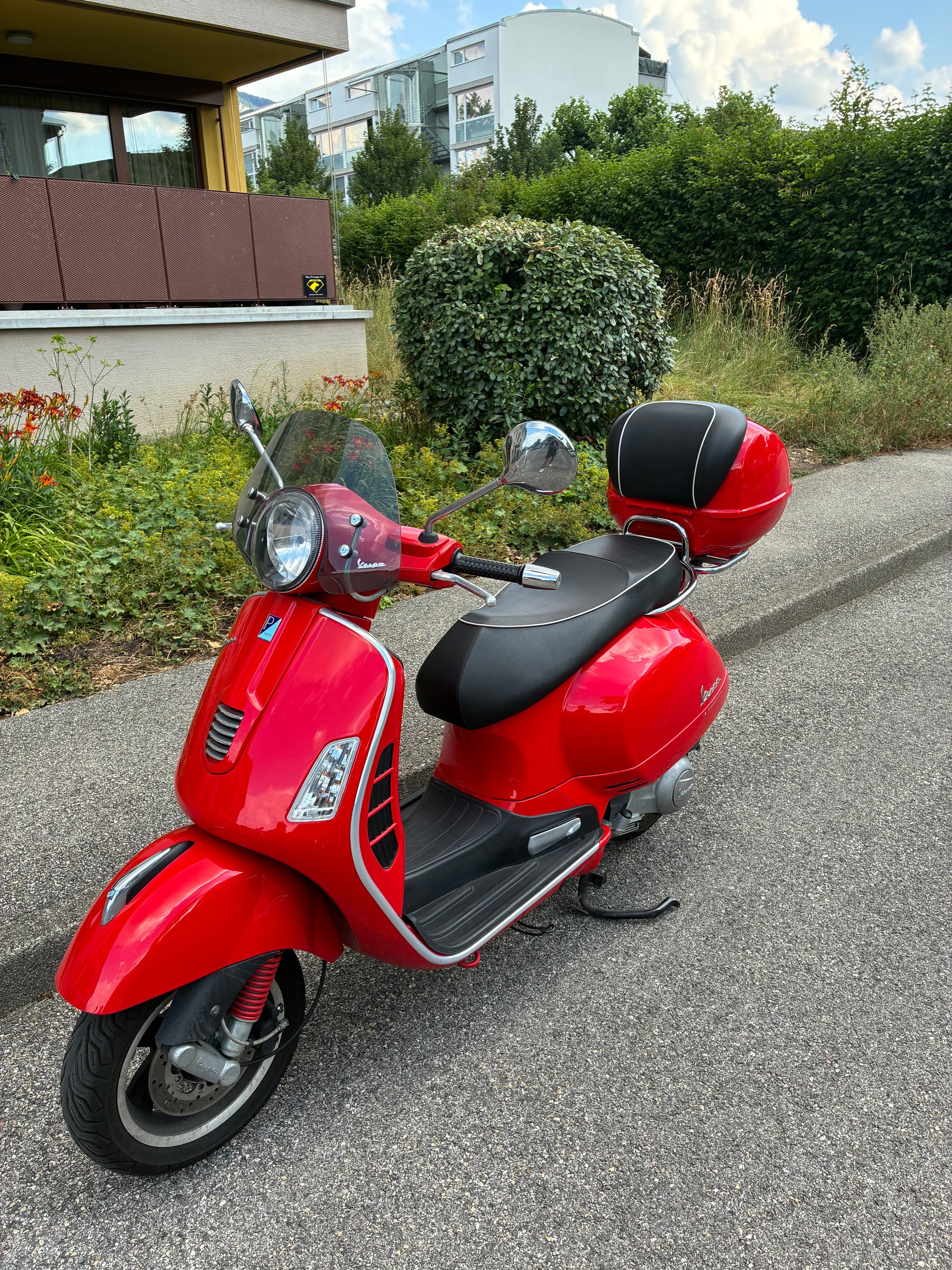 PIAGGIO Vespa GTS Super 300 i.e-image-1