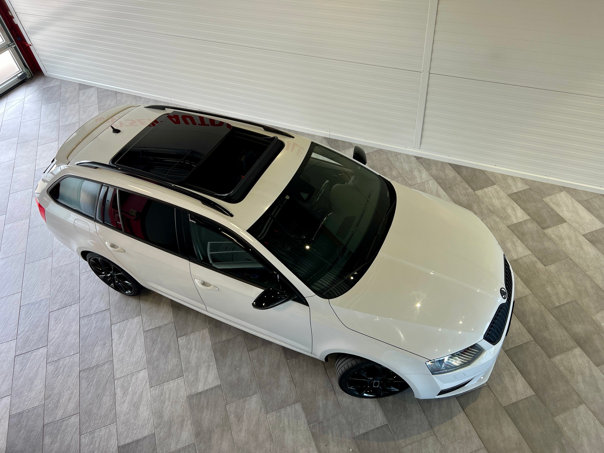 SKODA Octavia Combi 2.0 TSI RS DSG-image-14