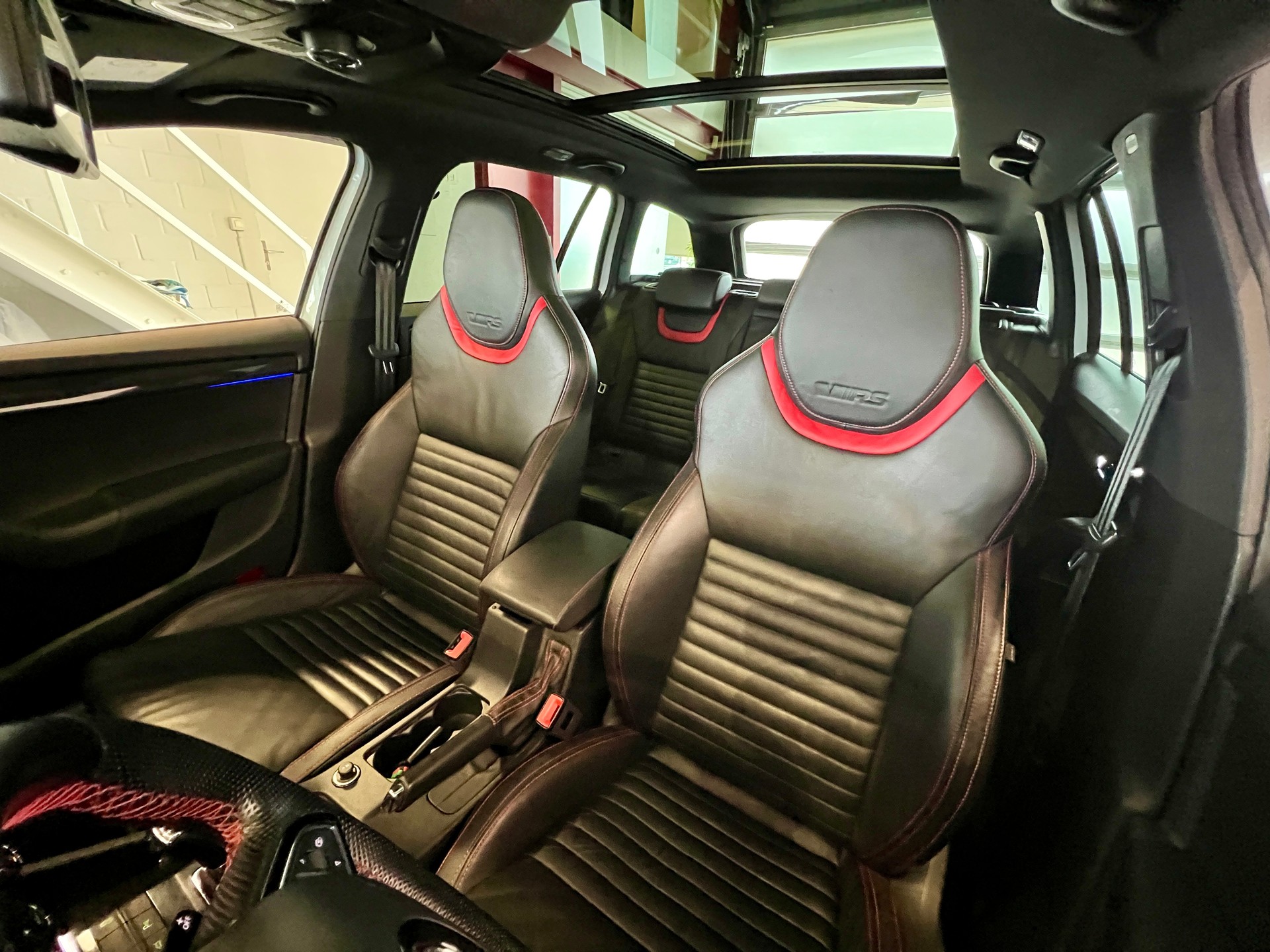 SKODA Octavia Combi 2.0 TSI RS DSG-image-10