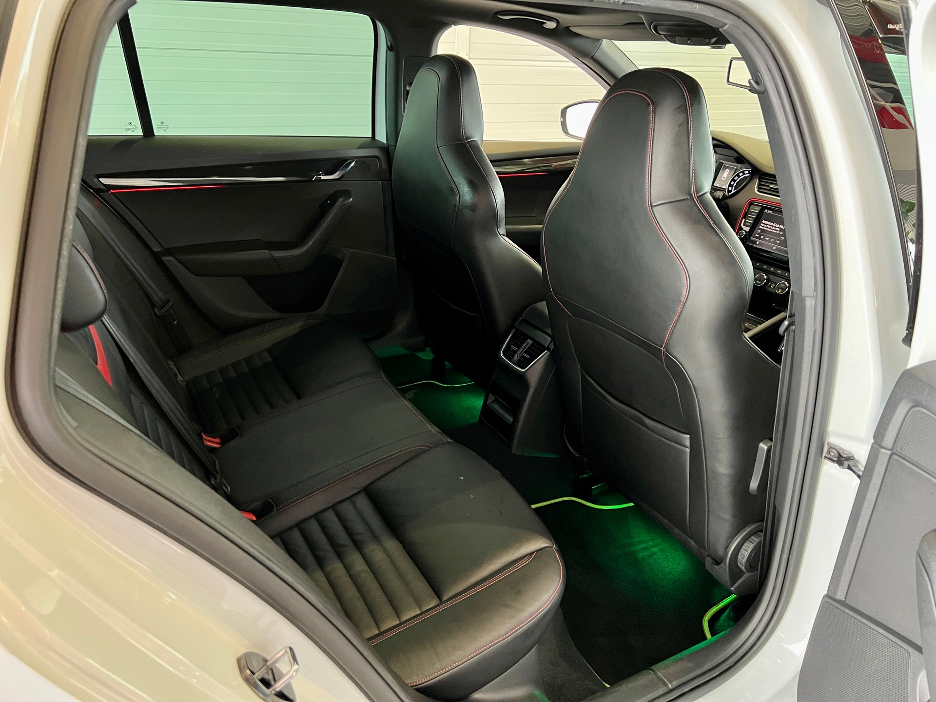 SKODA Octavia Combi 2.0 TSI RS DSG-image-21