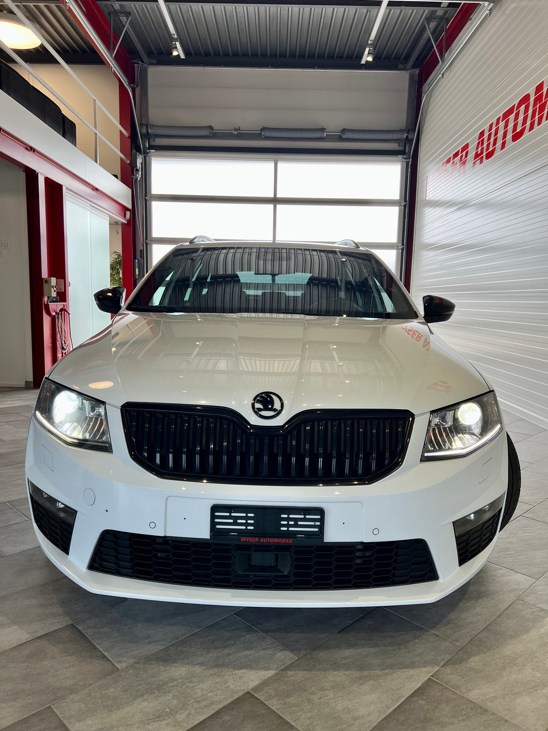 SKODA Octavia Combi 2.0 TSI RS DSG-showroom-element-2