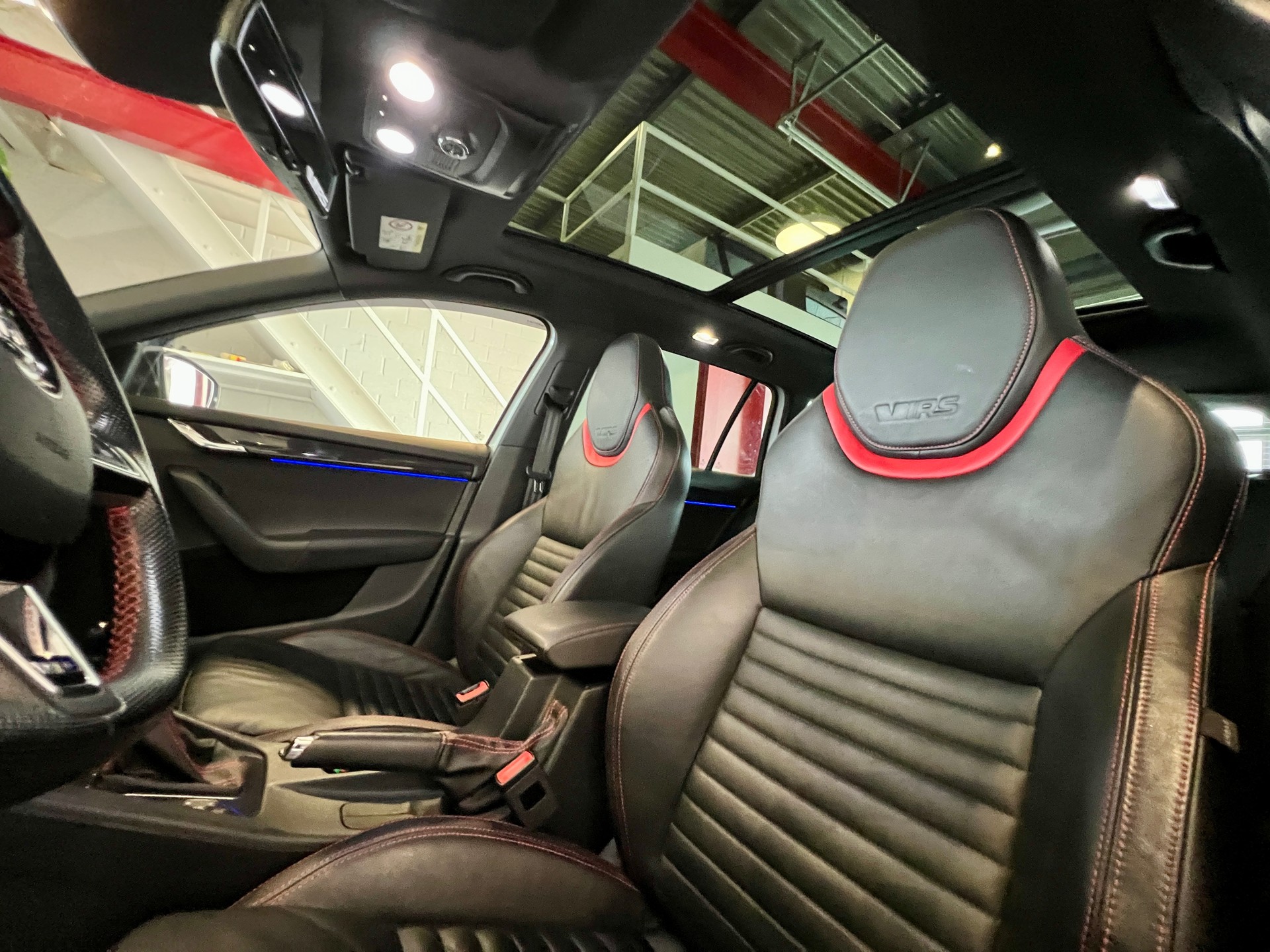 SKODA Octavia Combi 2.0 TSI RS DSG-image-9