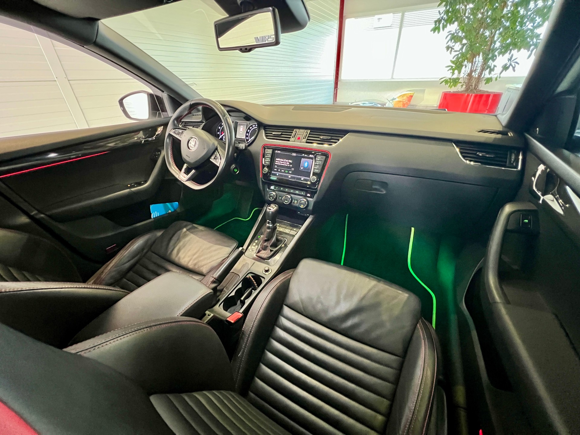 SKODA Octavia Combi 2.0 TSI RS DSG-image-22