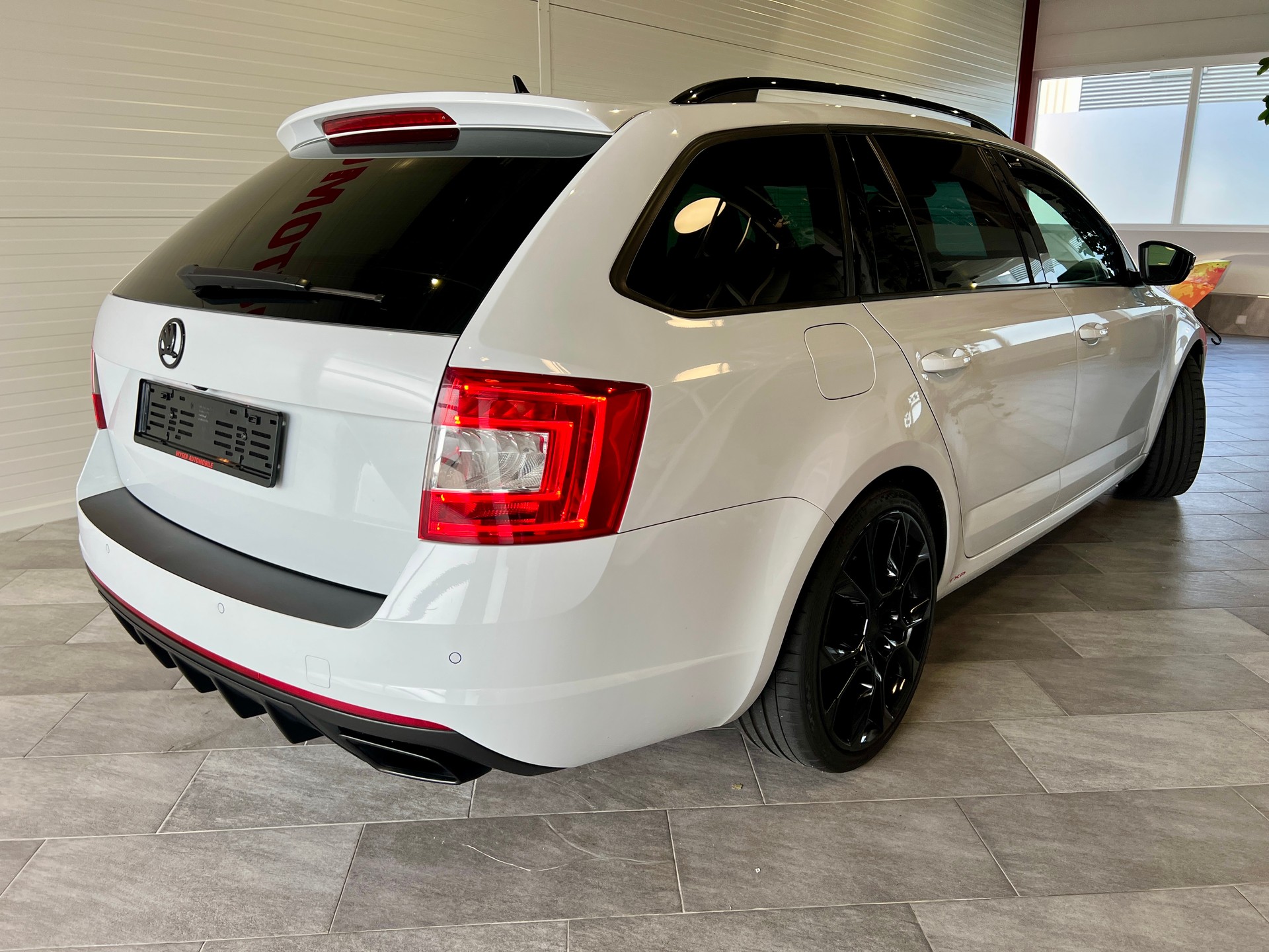 SKODA Octavia Combi 2.0 TSI RS DSG-image-6