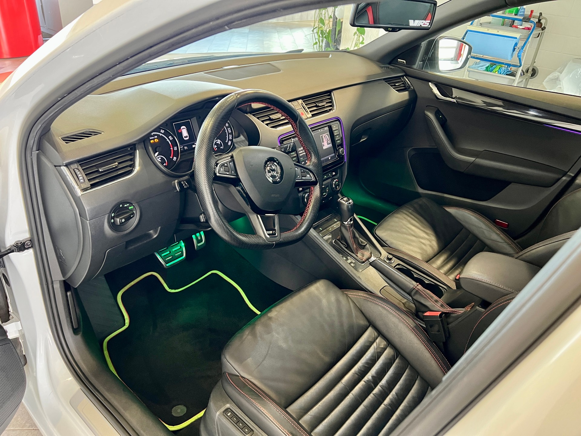 SKODA Octavia Combi 2.0 TSI RS DSG-image-7