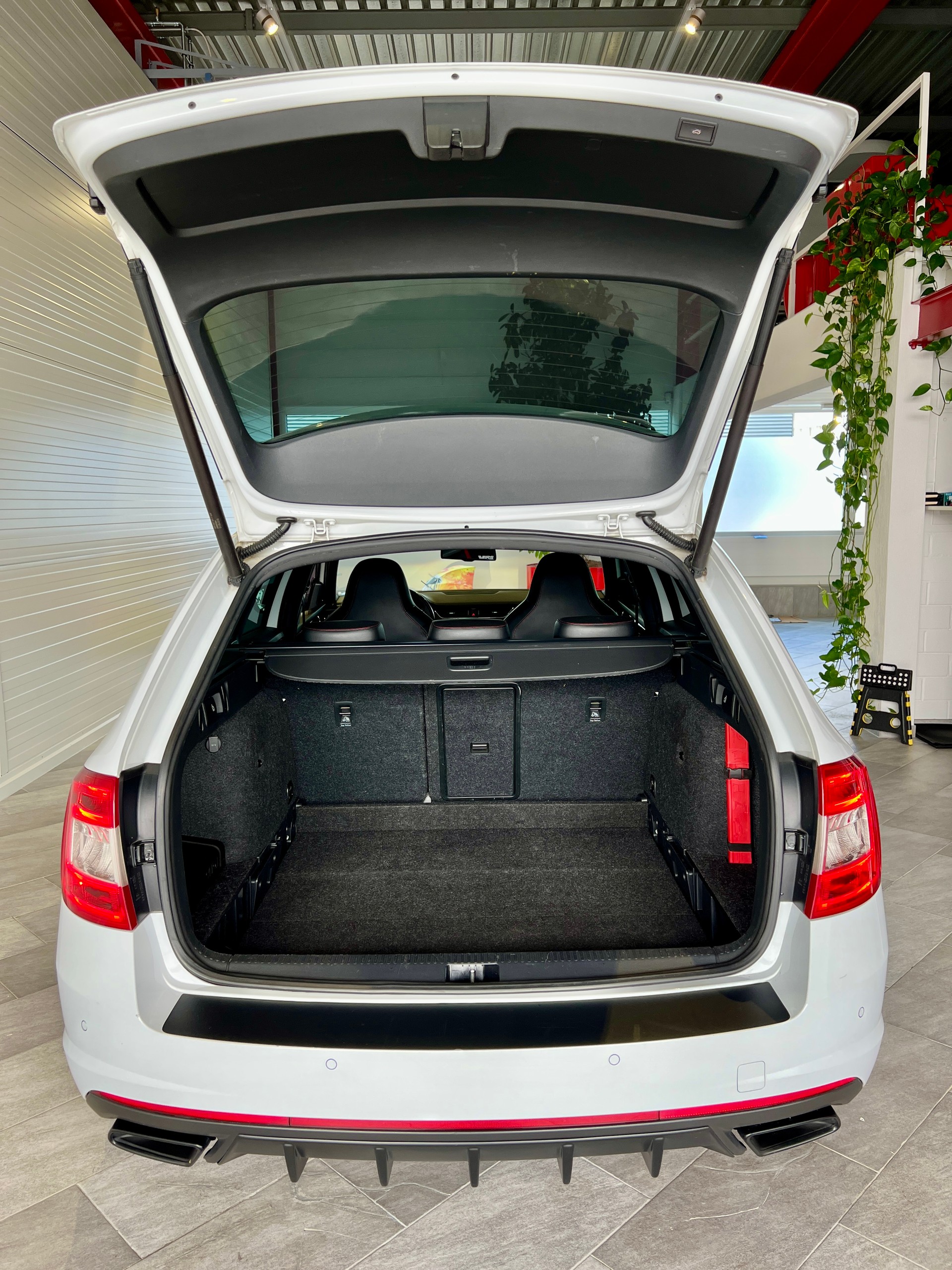 SKODA Octavia Combi 2.0 TSI RS DSG-image-19