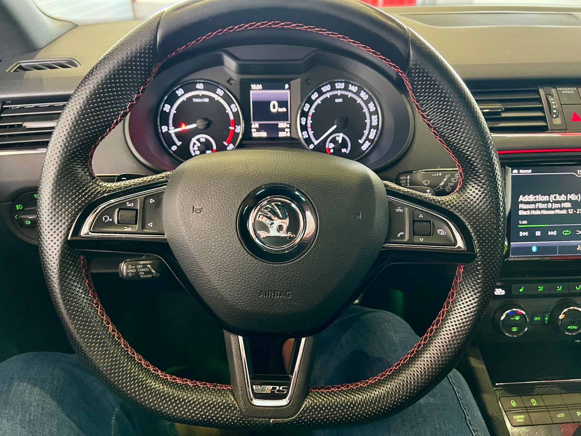 SKODA Octavia Combi 2.0 TSI RS DSG-image-23