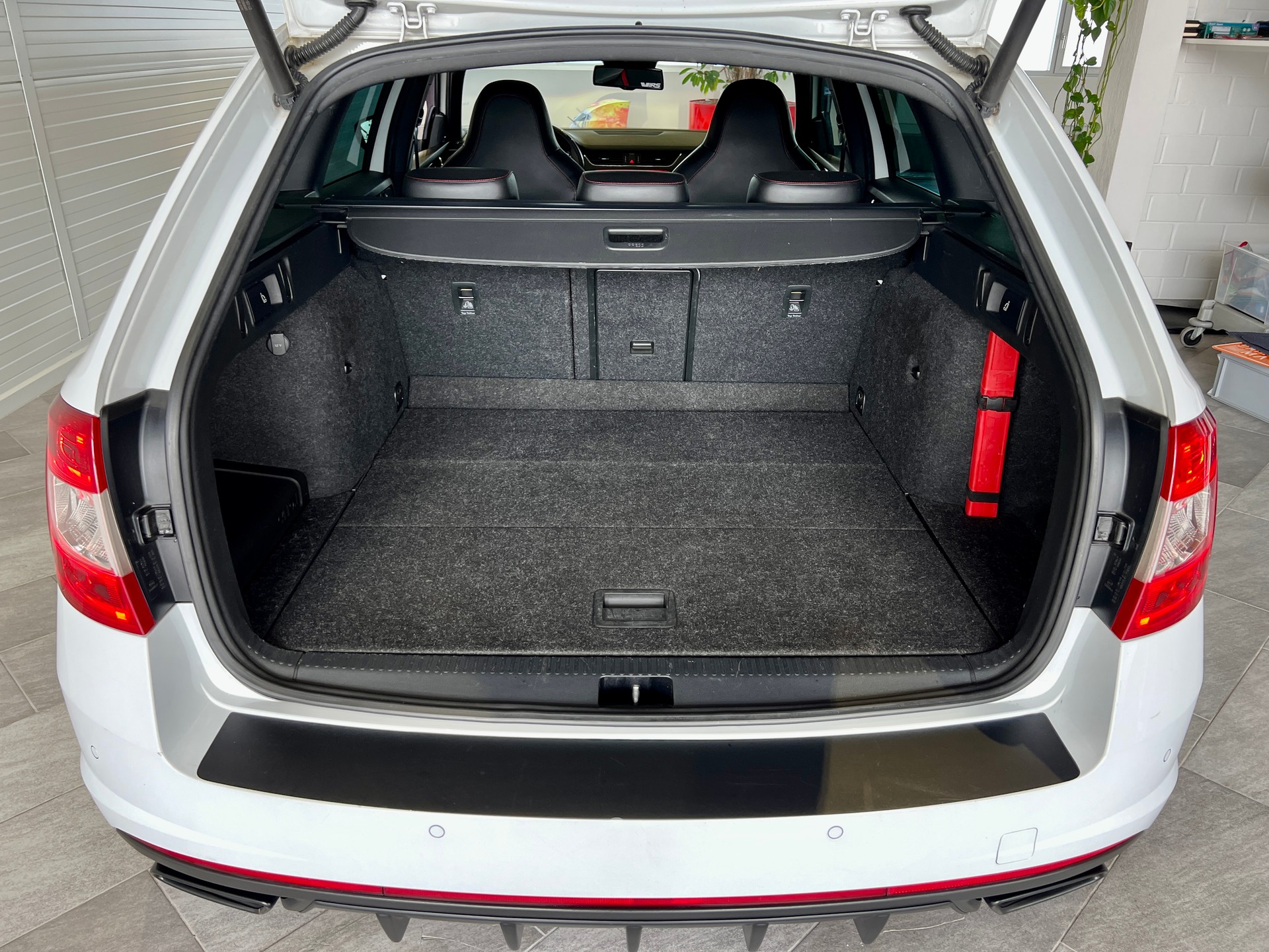 SKODA Octavia Combi 2.0 TSI RS DSG-image-20