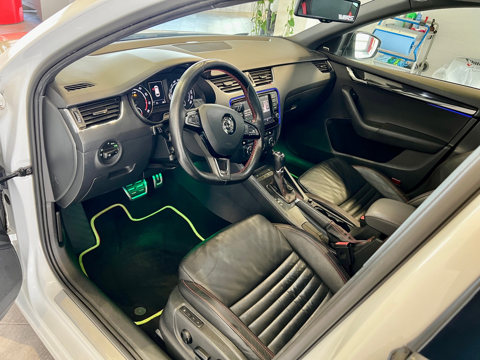 SKODA Octavia Combi 2.0 TSI RS DSG-image-8