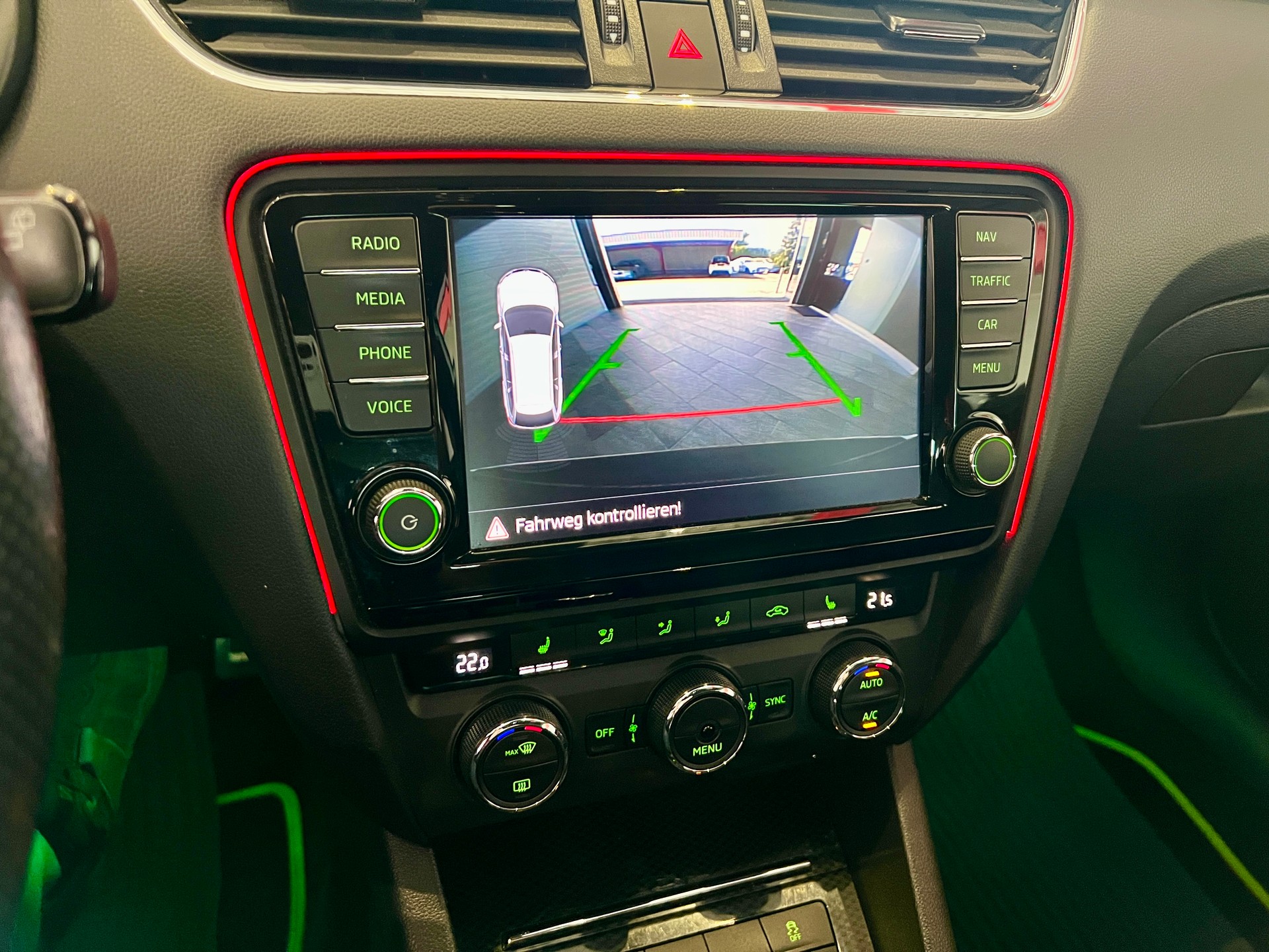 SKODA Octavia Combi 2.0 TSI RS DSG-image-26