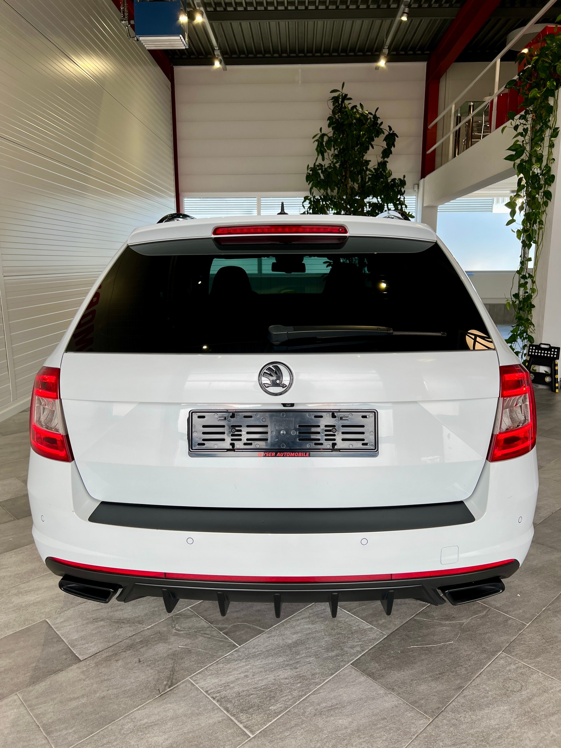 SKODA Octavia Combi 2.0 TSI RS DSG-image-5