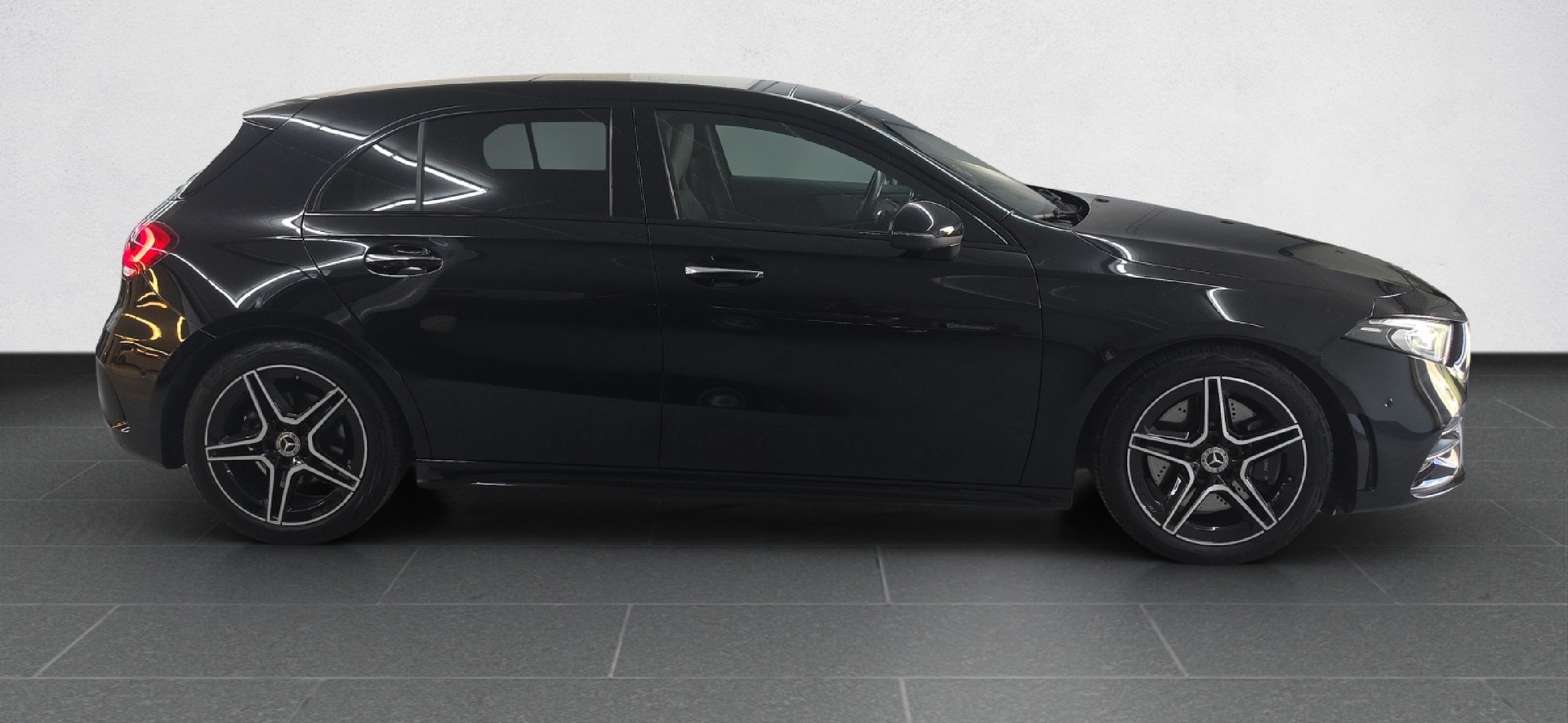 MERCEDES-BENZ A 250 4Matic AMG Line 4Matic 7G-DCT-showroom-element-1