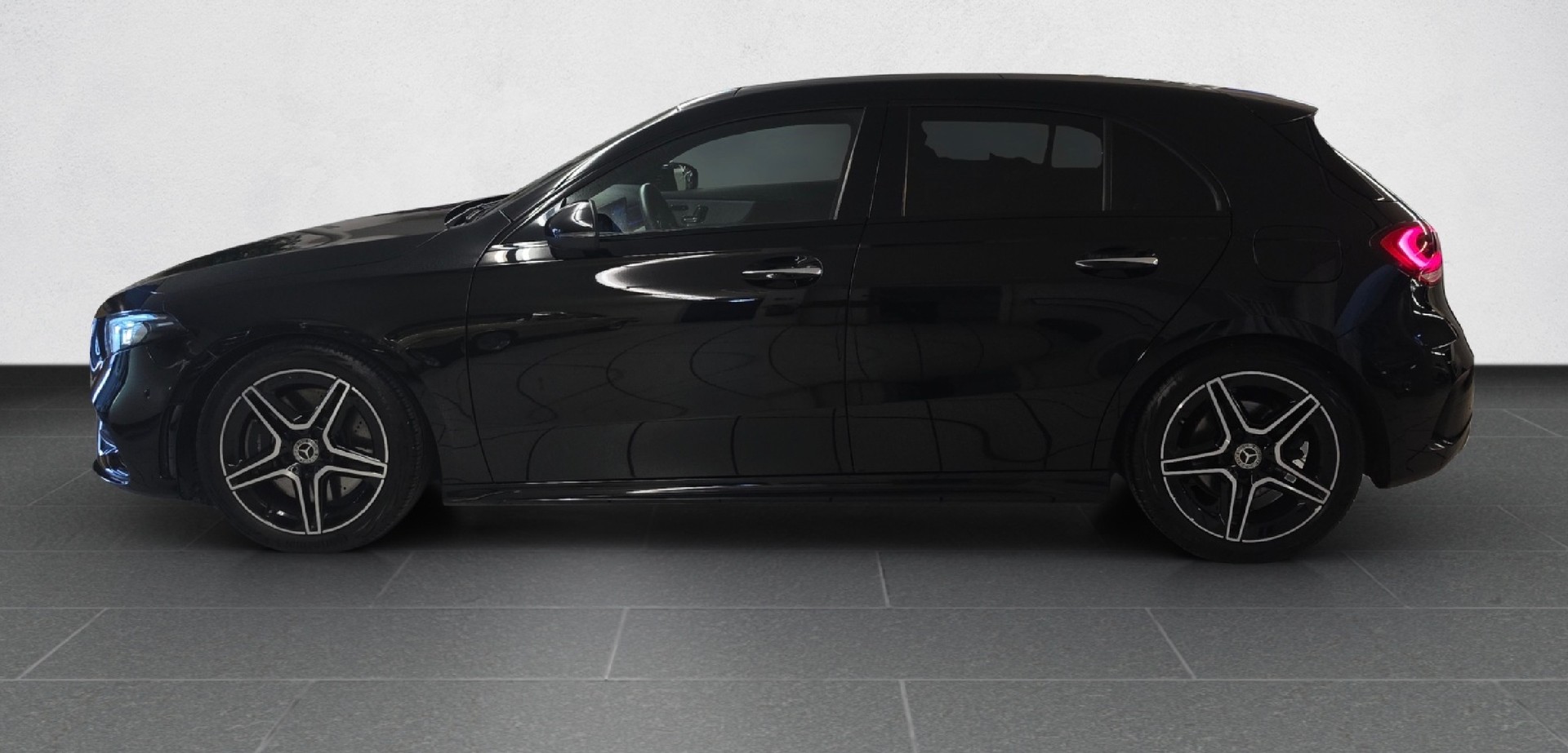 MERCEDES-BENZ A 250 4Matic AMG Line 4Matic 7G-DCT-showroom-element-3