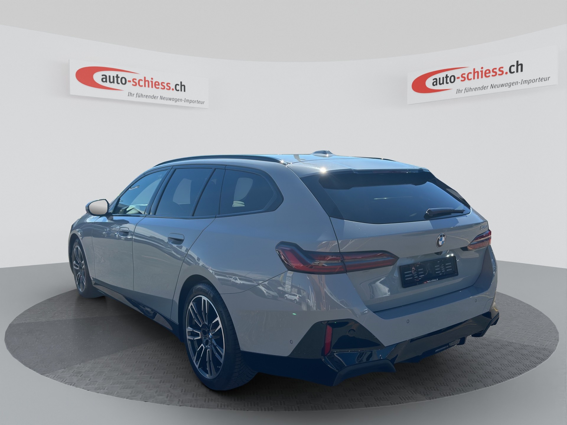 BMW 520d M Sport Pro 48V Touring Steptronic sDrive-showroom-element-2