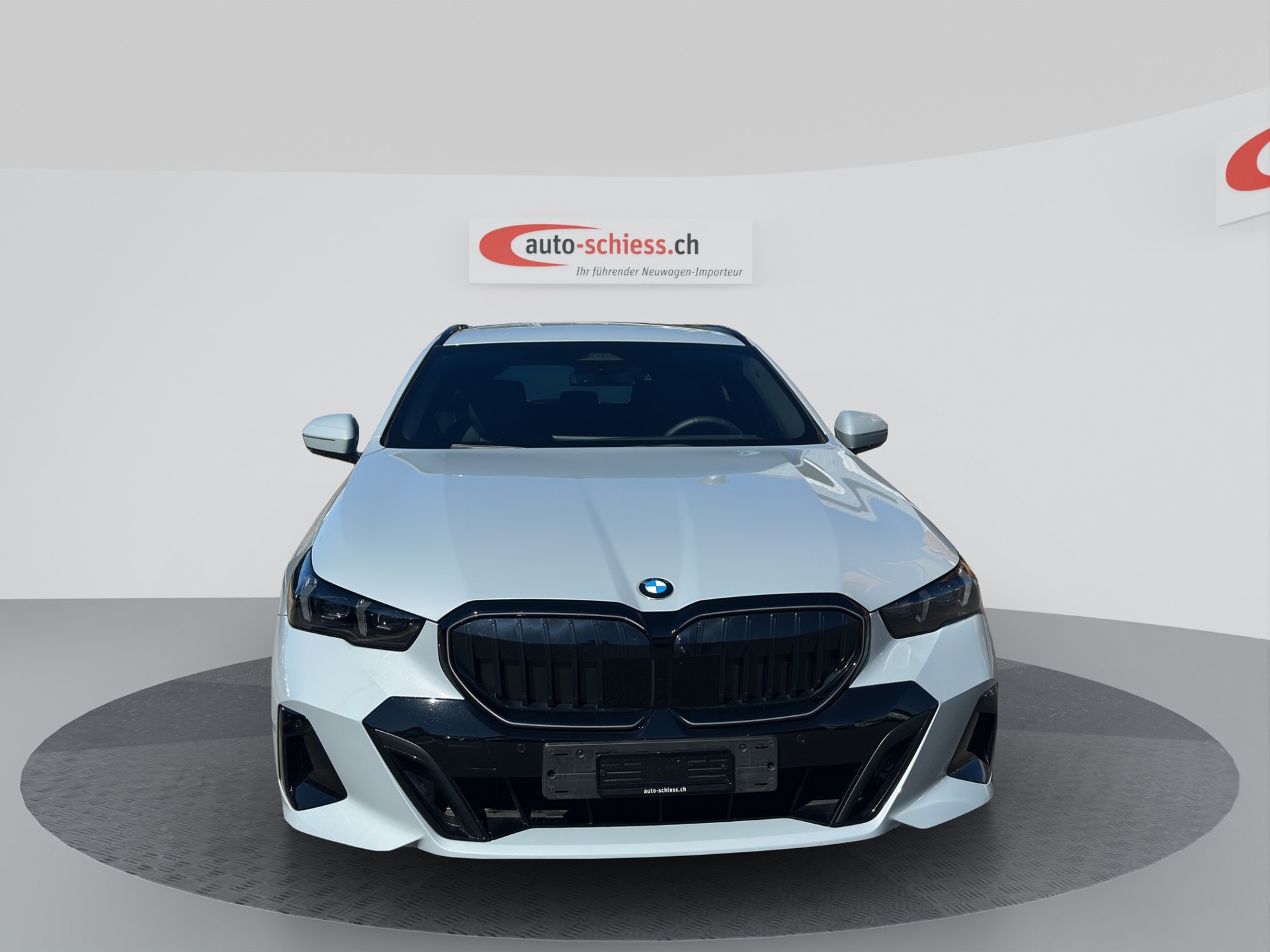 BMW 520d M Sport Pro 48V Touring Steptronic sDrive-showroom-element-1