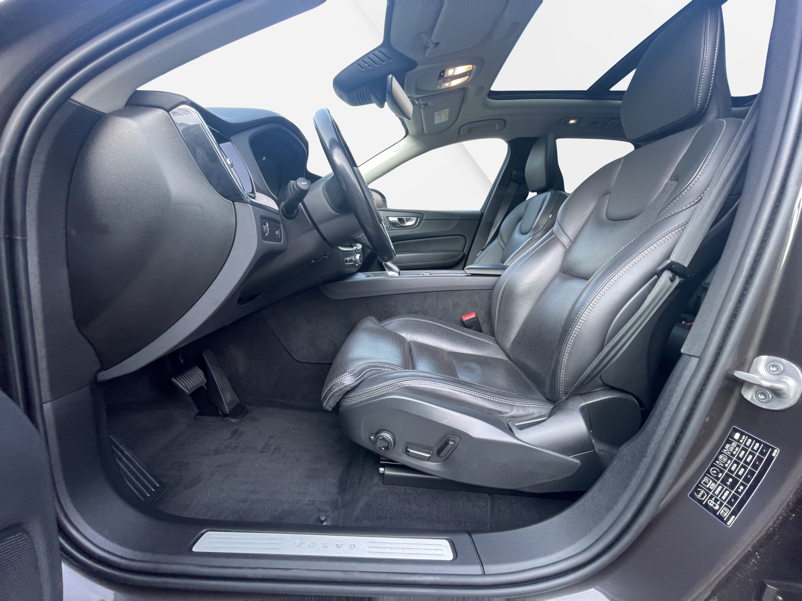 VOLVO XC60 2.0 B4 MH Inscription AWD-image-9