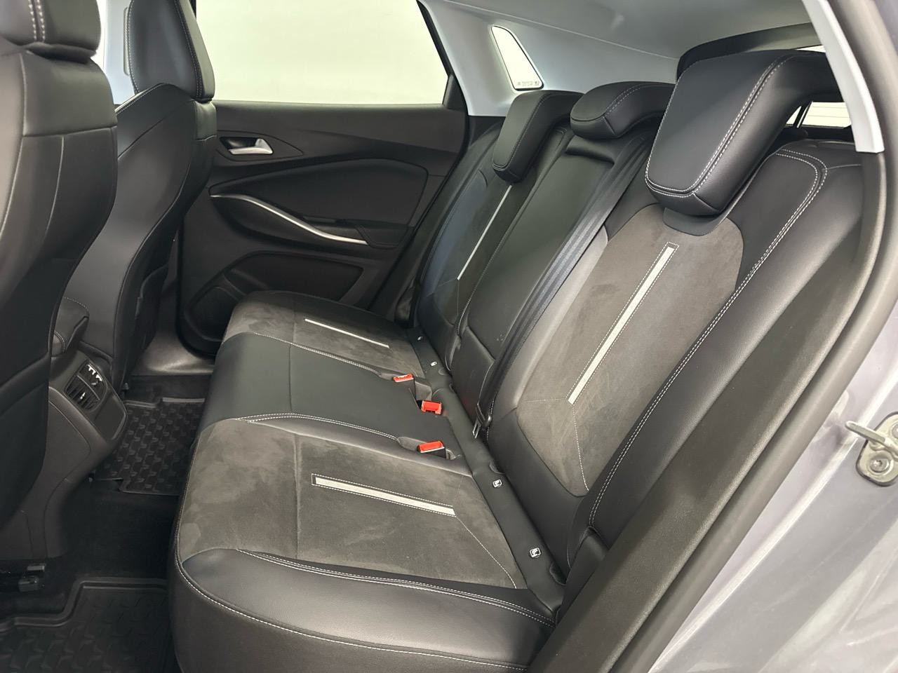 OPEL Grandland 1.6 Hybrid4 GS Line Automatik-image-10