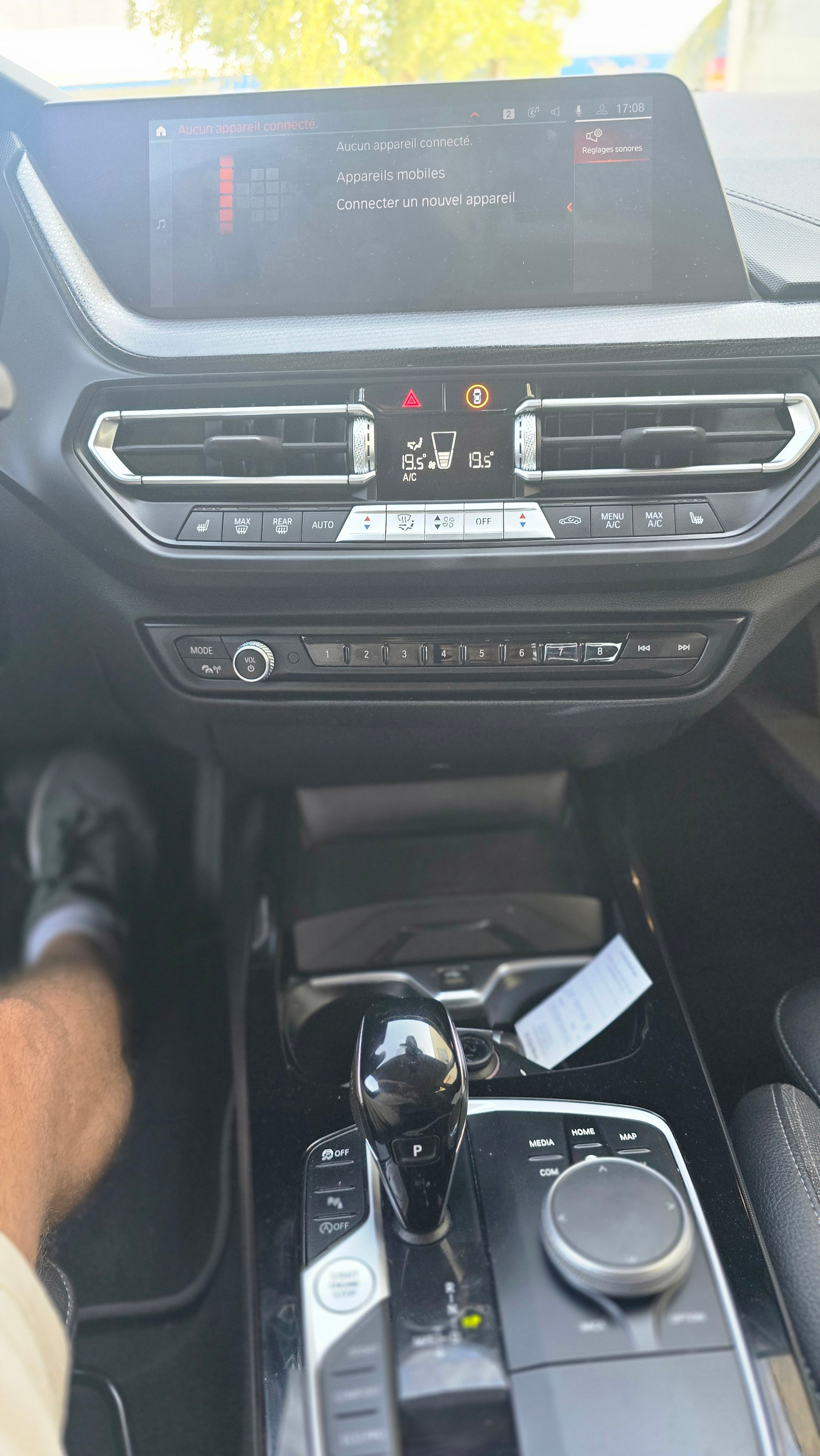 BMW 118i Essential Edition-image-7
