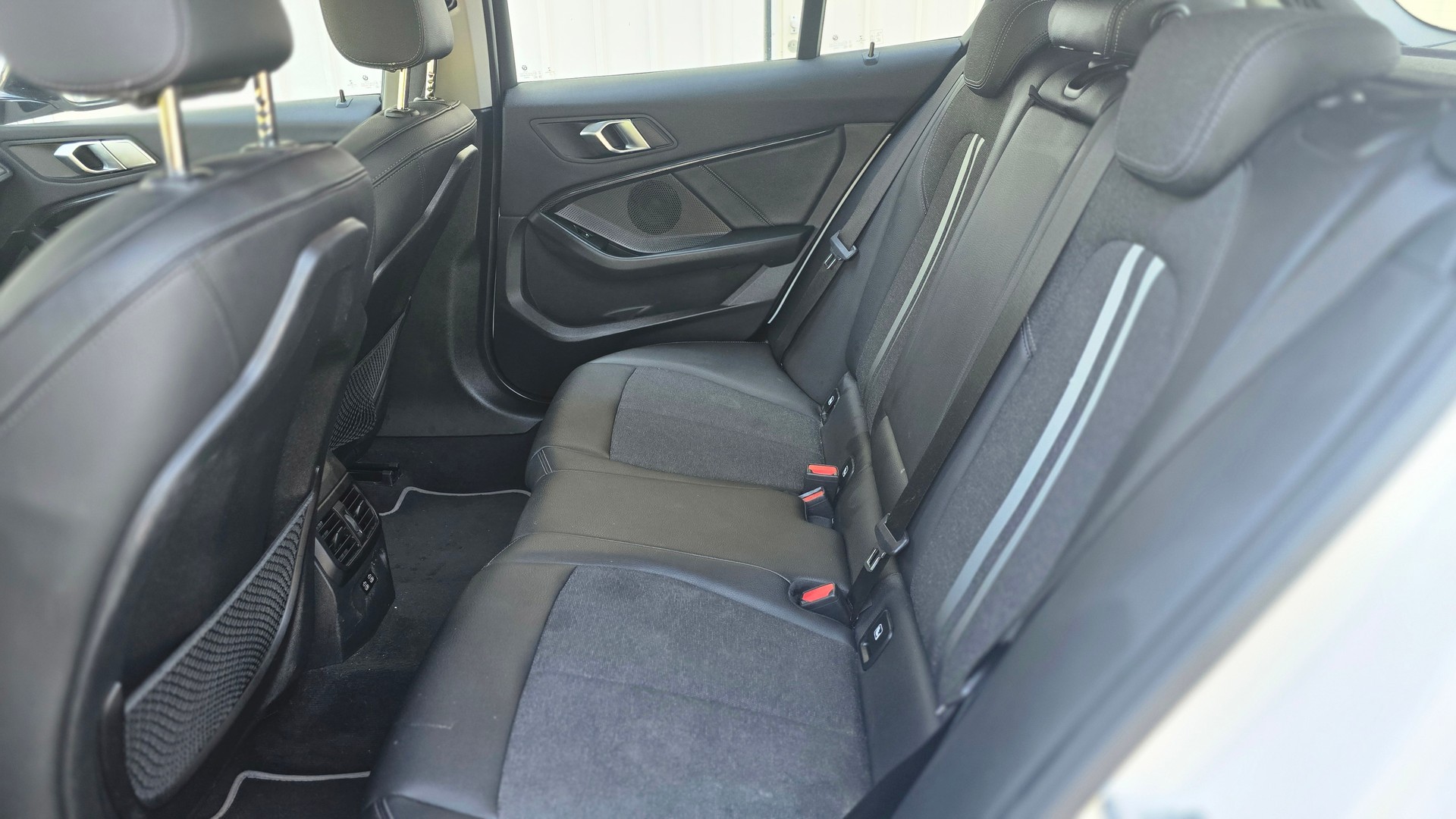 BMW 118i Essential Edition-image-6