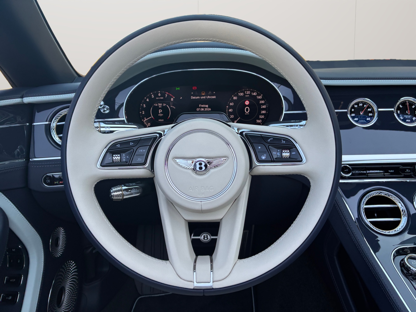 BENTLEY Continental GTC 4.0 V8 PHEV Mulliner/ 1.9% Leasing möglich.-image-10