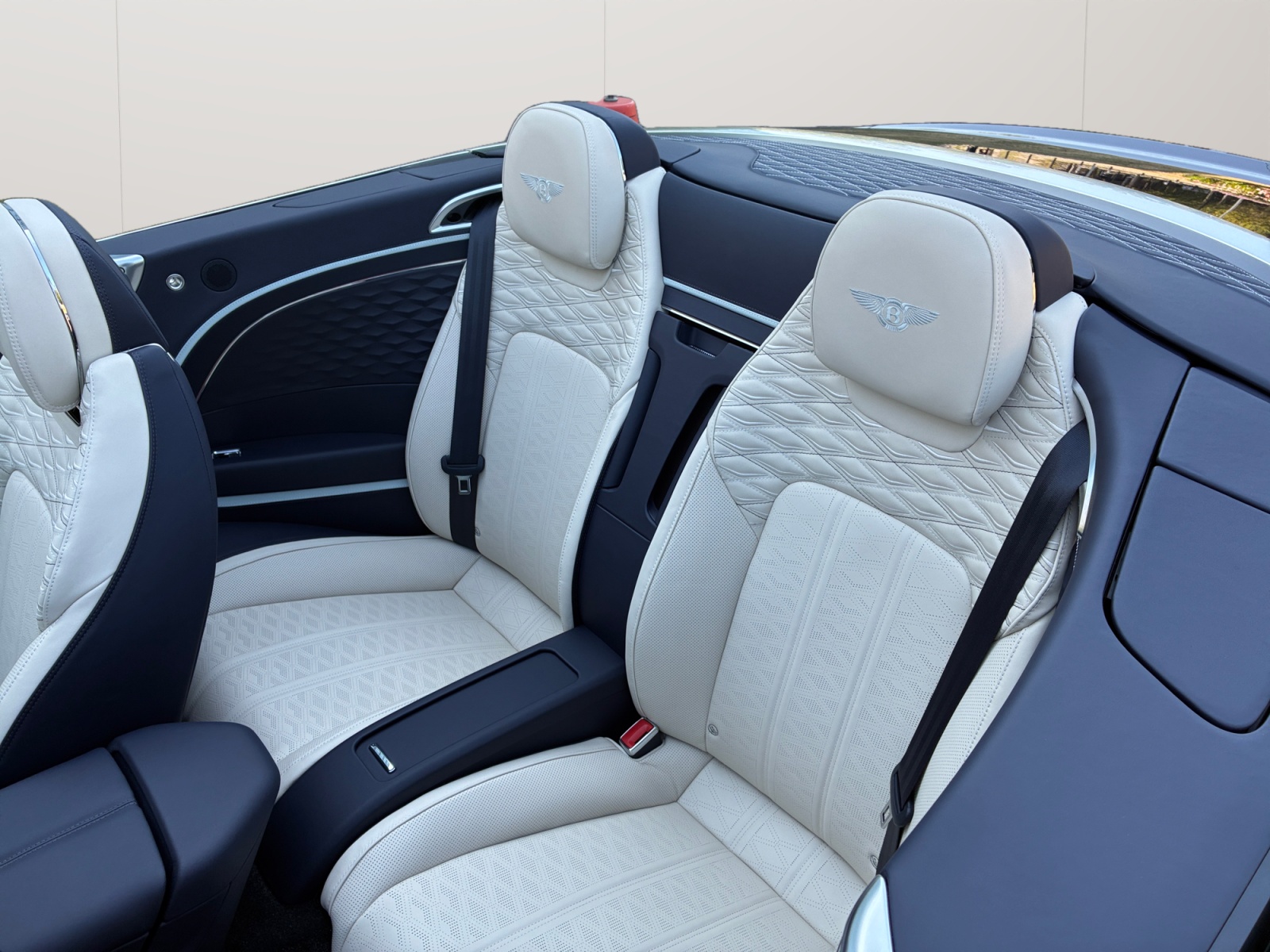 BENTLEY Continental GTC 4.0 V8 PHEV Mulliner/ 1.9% Leasing möglich.-image-16