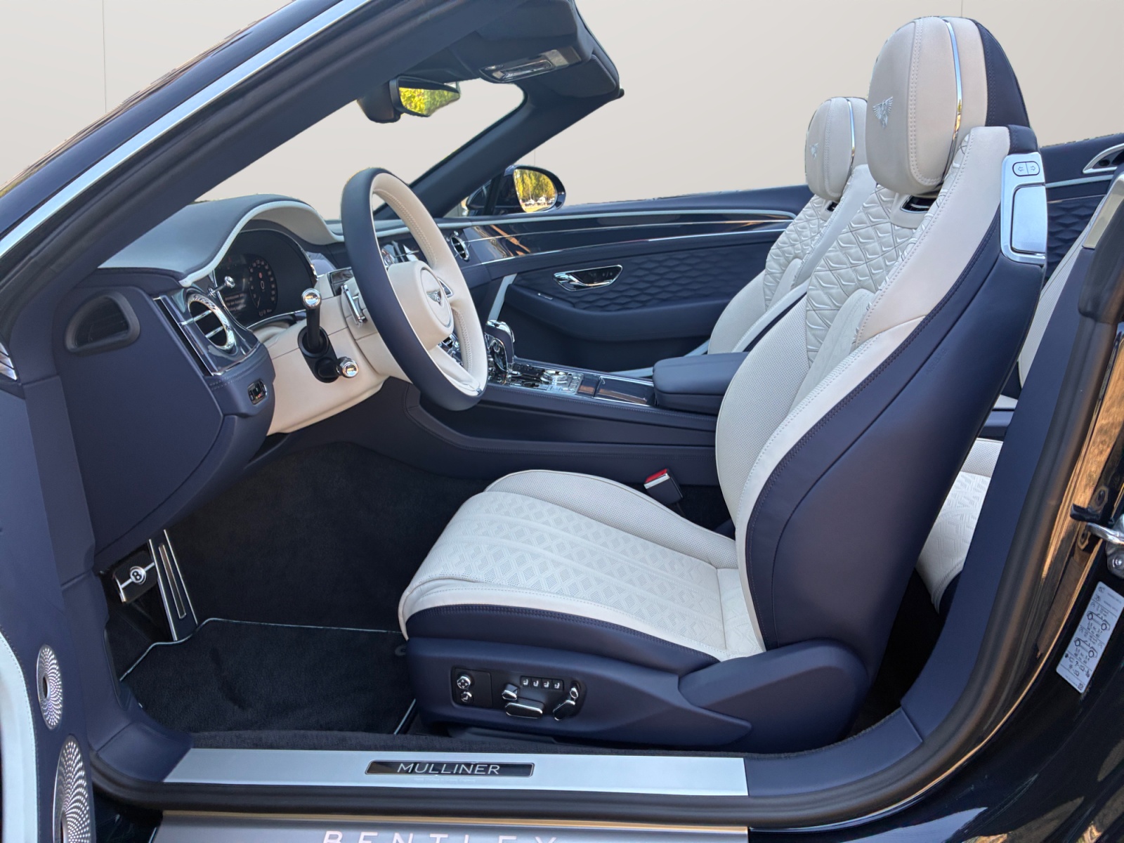 BENTLEY Continental GTC 4.0 V8 PHEV Mulliner/ 1.9% Leasing möglich.-showroom-element-3