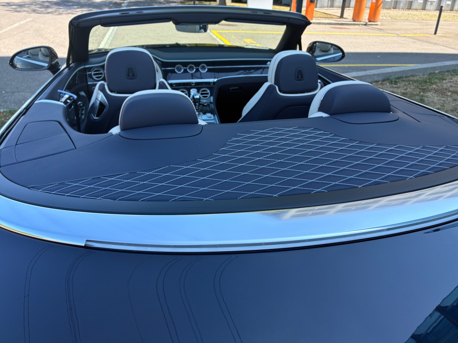 BENTLEY Continental GTC 4.0 V8 PHEV Mulliner/ 1.9% Leasing möglich.-image-17