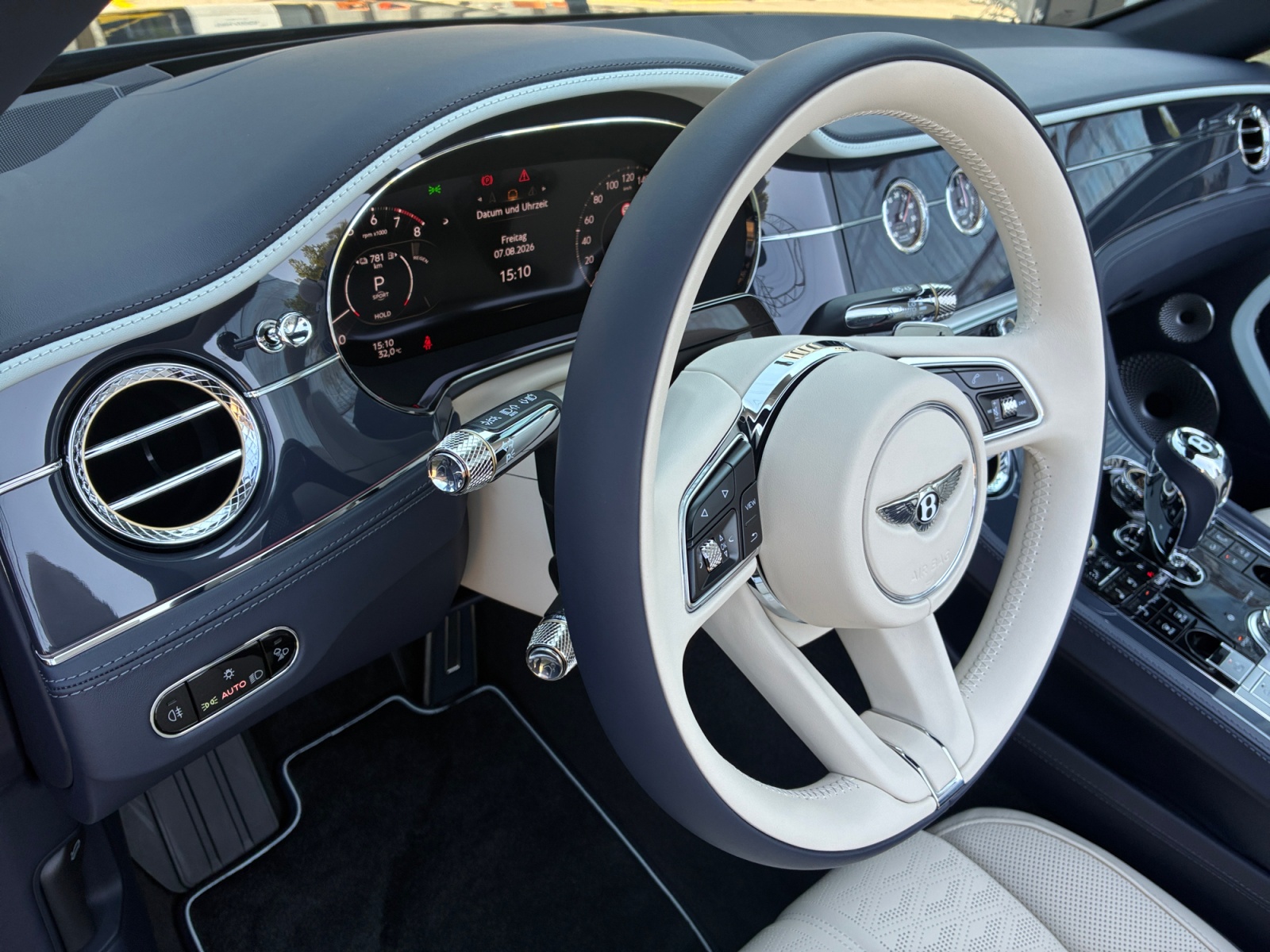 BENTLEY Continental GTC 4.0 V8 PHEV Mulliner/ 1.9% Leasing möglich.-image-18