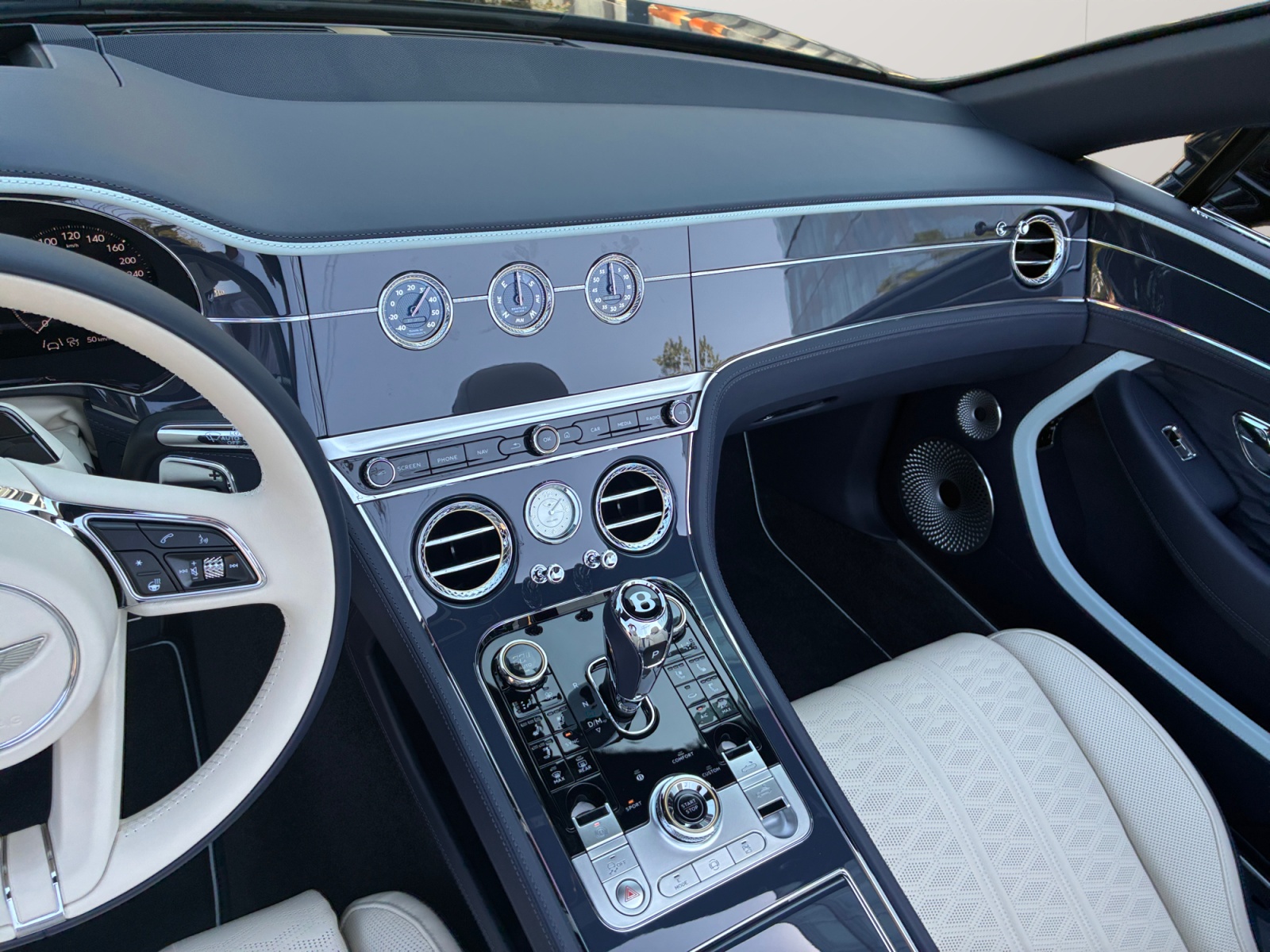 BENTLEY Continental GTC 4.0 V8 PHEV Mulliner/ 1.9% Leasing möglich.-image-12