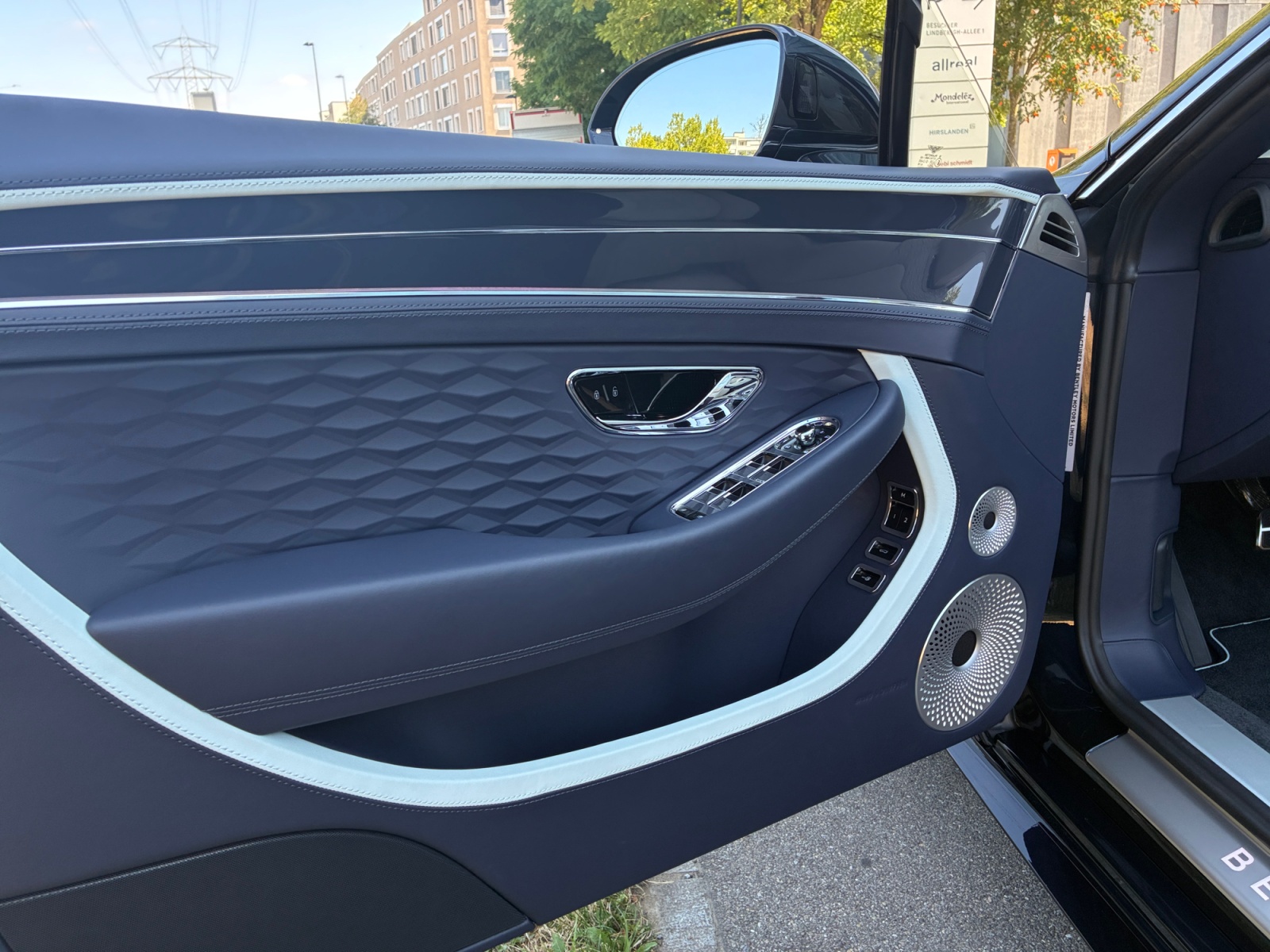 BENTLEY Continental GTC 4.0 V8 PHEV Mulliner/ 1.9% Leasing möglich.-image-15