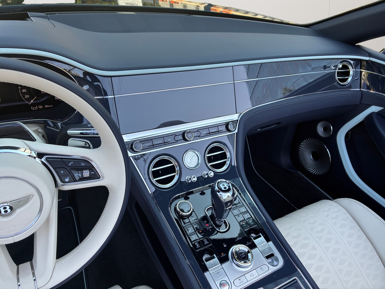 BENTLEY Continental GTC 4.0 V8 PHEV Mulliner/ 1.9% Leasing möglich.-image-13