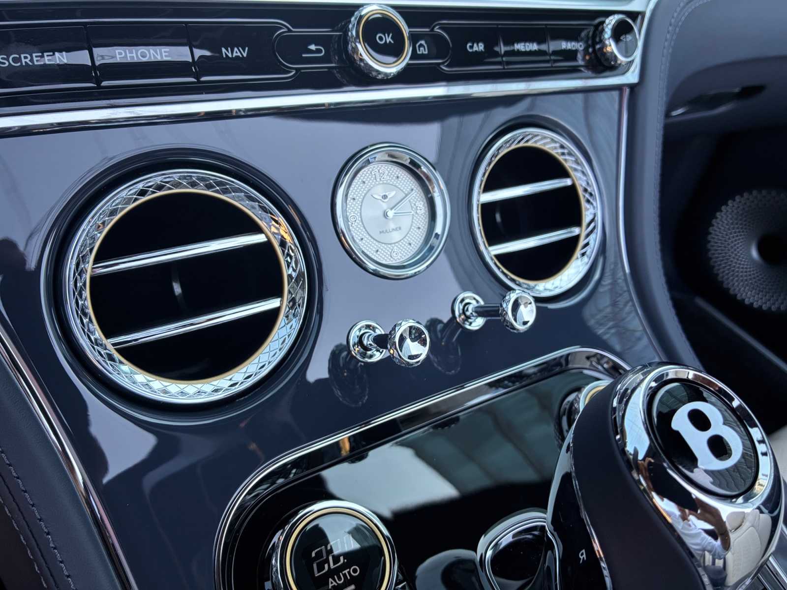 BENTLEY Continental GTC 4.0 V8 PHEV Mulliner/ 1.9% Leasing möglich.-image-19