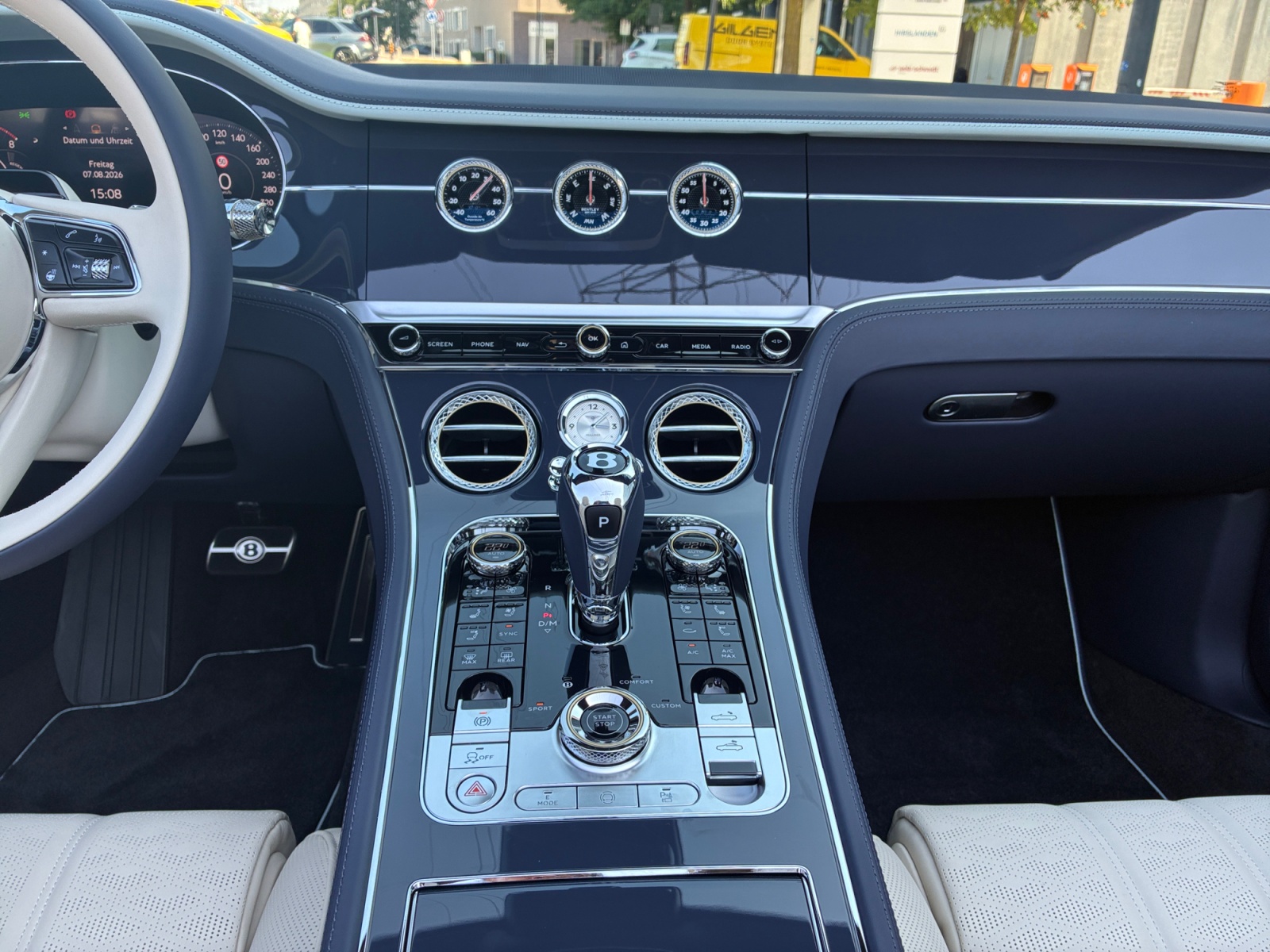 BENTLEY Continental GTC 4.0 V8 PHEV Mulliner/ 1.9% Leasing möglich.-image-11