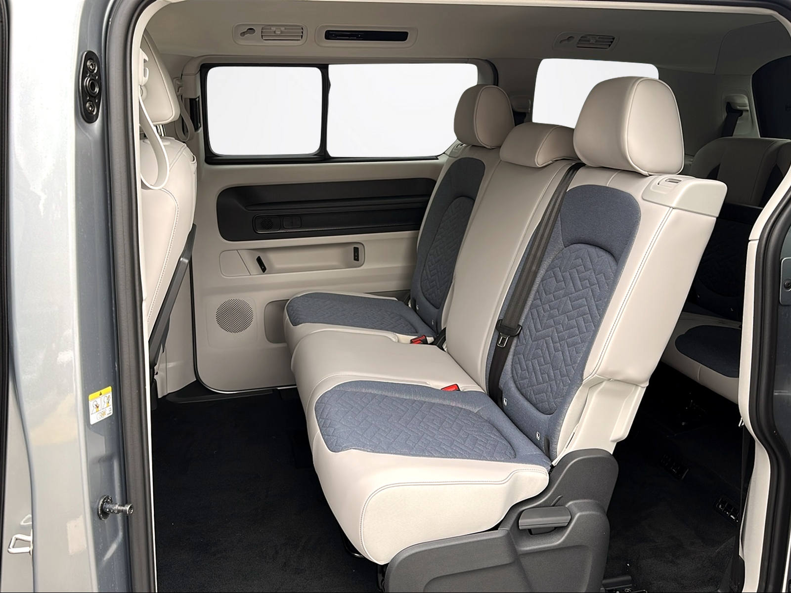VW ID.Buzz LWB Pro 4 Motion-image-9