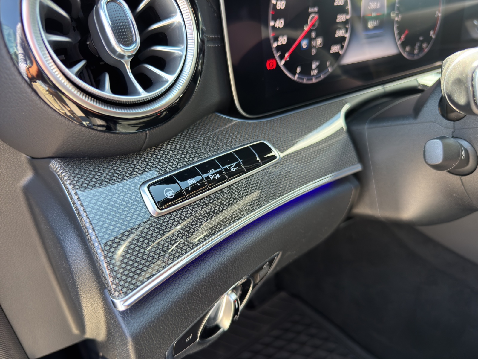 MERCEDES-BENZ CLS 450 4Matic AMG Line 9G-Tronic-image-14