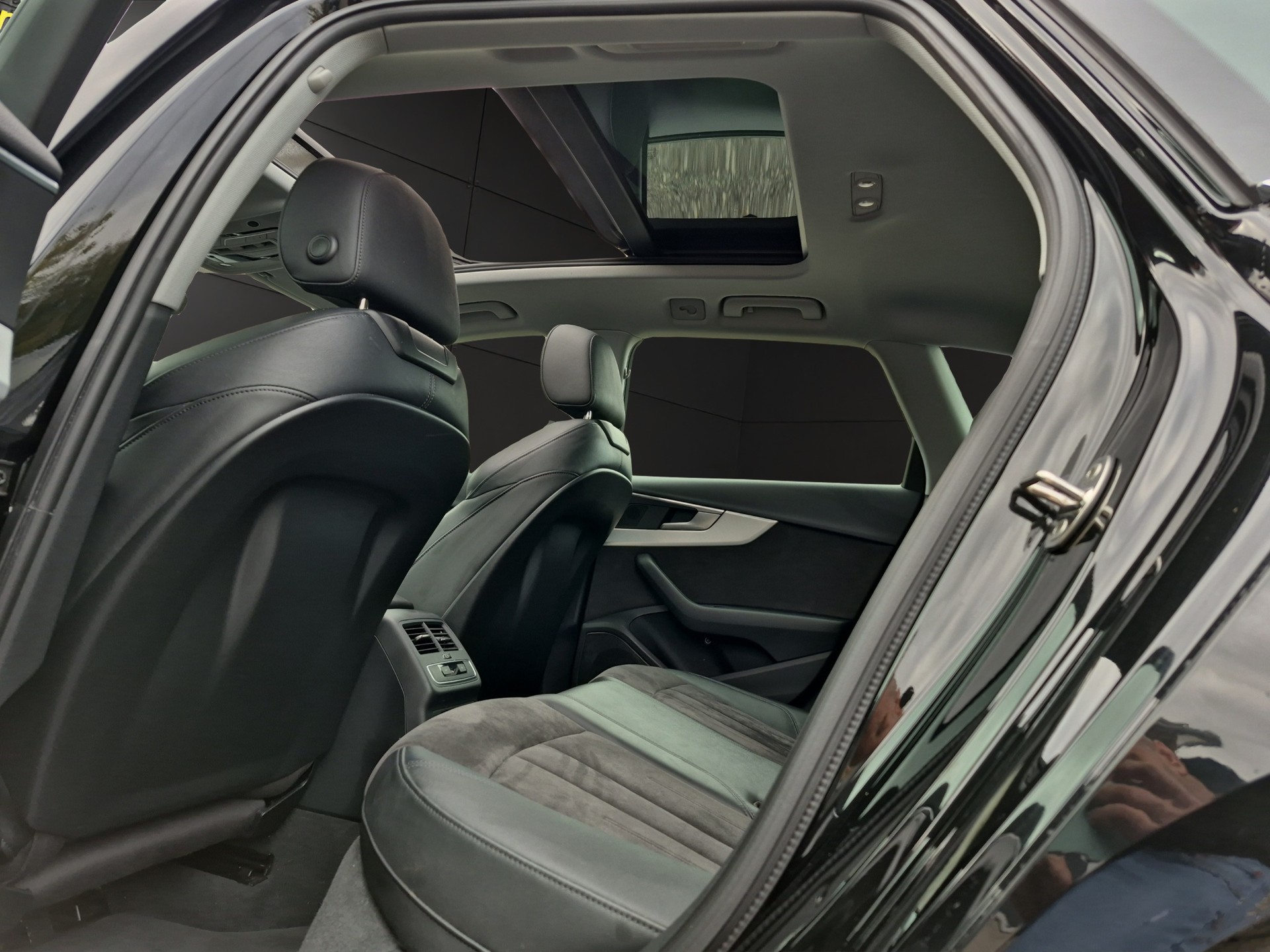 AUDI A4 Avant 40 TDI Sport Attraction quattro S-tronic-image-12