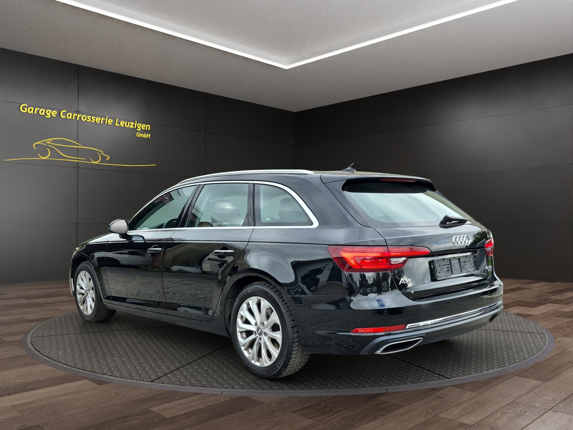 AUDI A4 Avant 40 TDI Sport Attraction quattro S-tronic-image-4