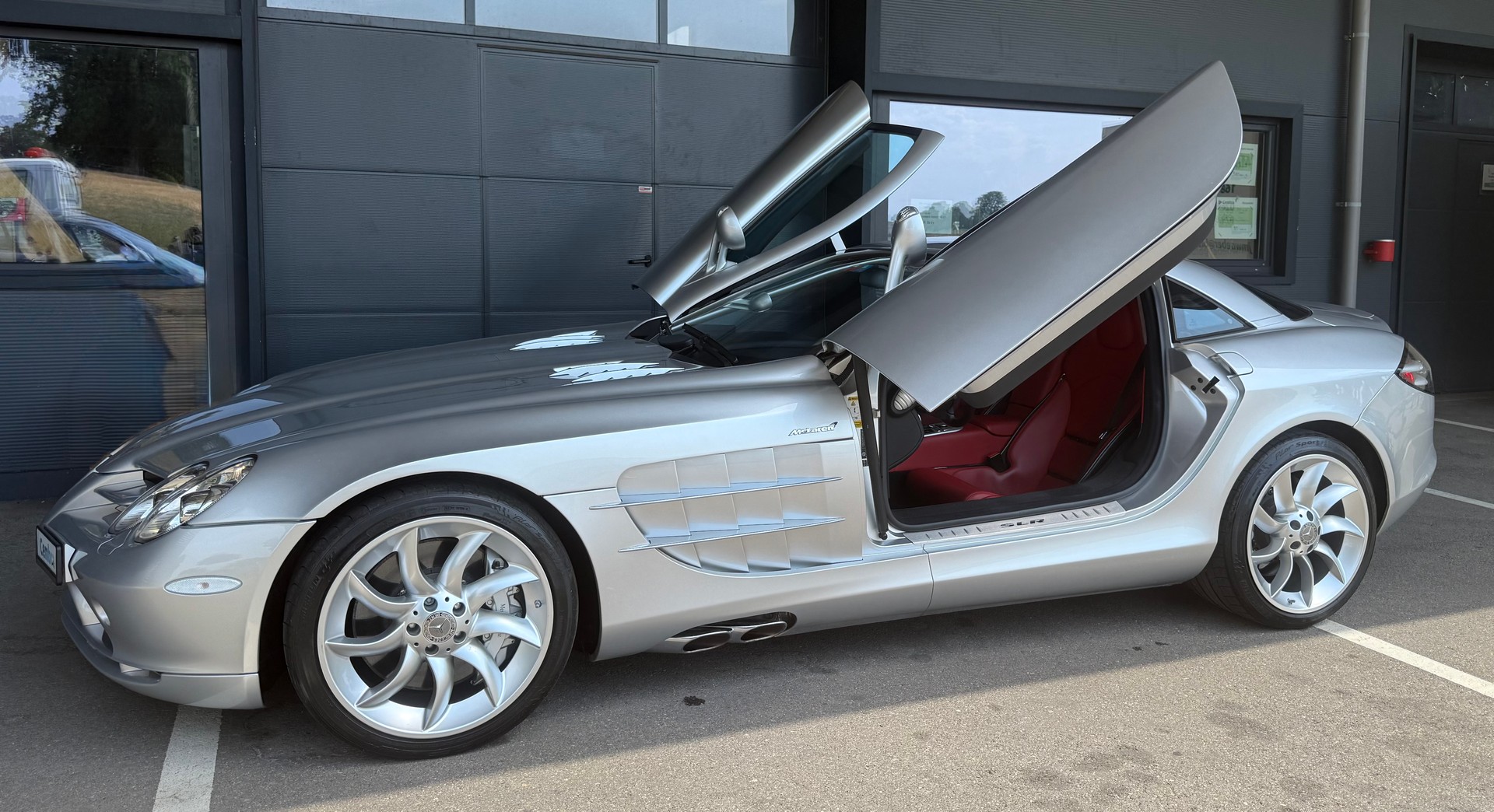 MERCEDES-BENZ SLR-image-0