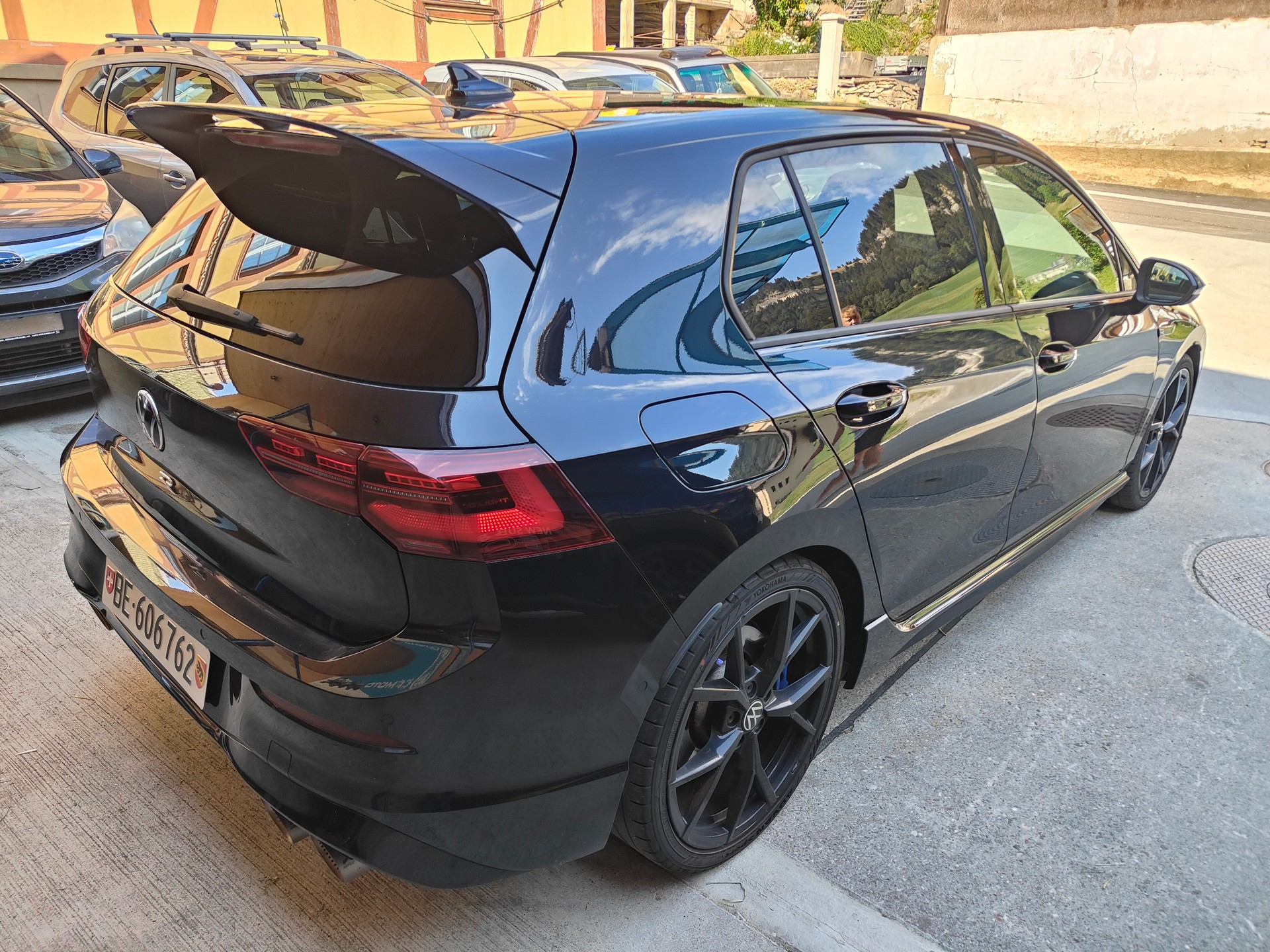VW 2.0 TSI R DSG 4Motion R-Performanc-showroom-element-2